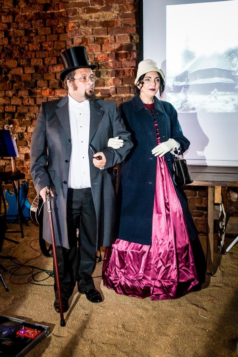 Zdjęcie w galerii na portalu naszraciborz.pl: Ruiny pałacu w Sławikowie rozświetlone – I Noc Eickstedtów za nami [FOTO i WIDEO] wiadomości z regionu