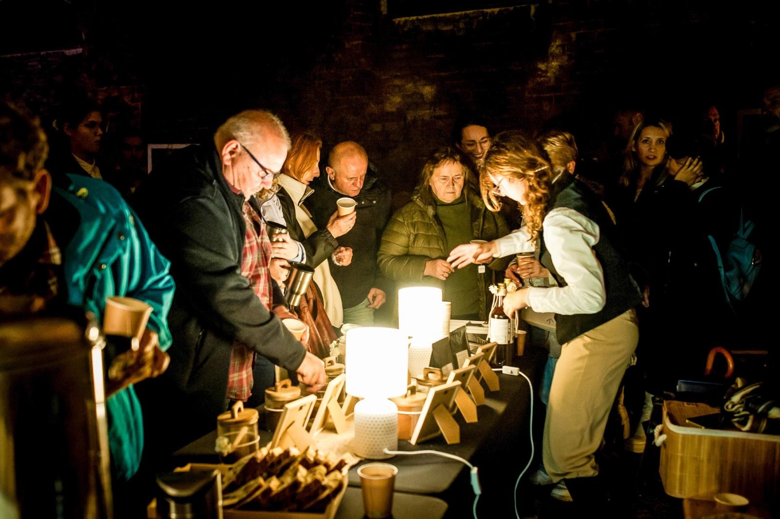 Zdjęcie w galerii na portalu naszraciborz.pl: Ruiny pałacu w Sławikowie rozświetlone – I Noc Eickstedtów za nami [FOTO i WIDEO] wiadomości z regionu