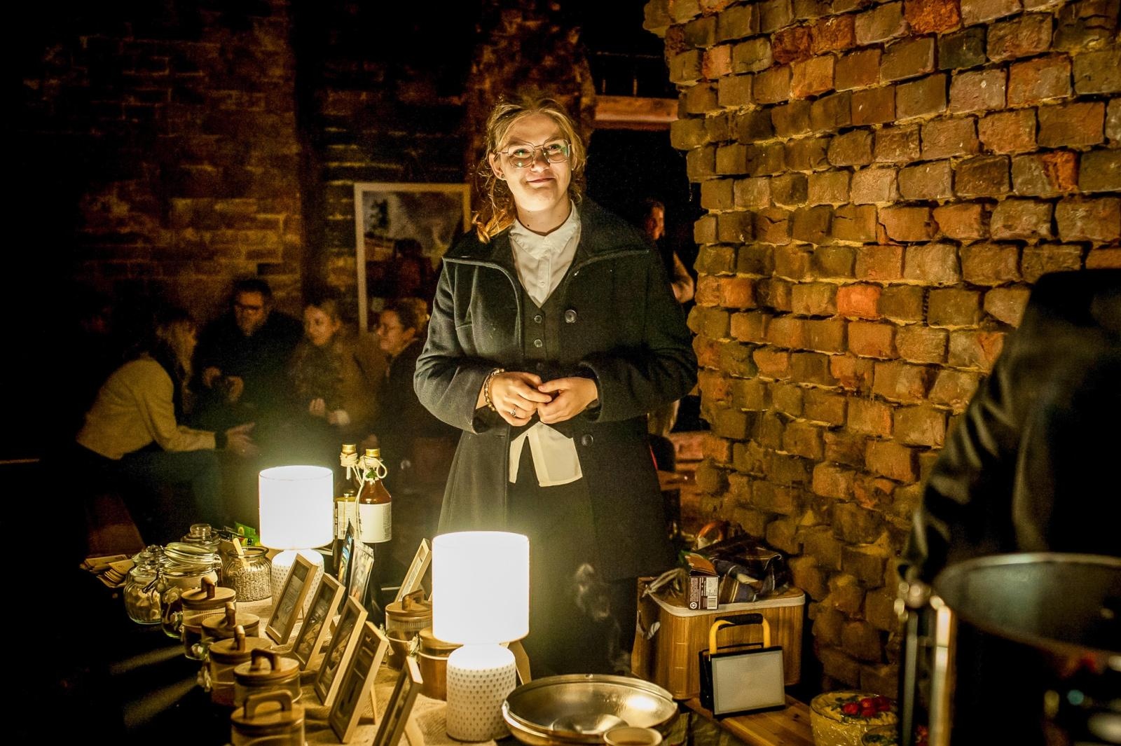 Zdjęcie w galerii na portalu naszraciborz.pl: Ruiny pałacu w Sławikowie rozświetlone – I Noc Eickstedtów za nami [FOTO i WIDEO] wiadomości z regionu