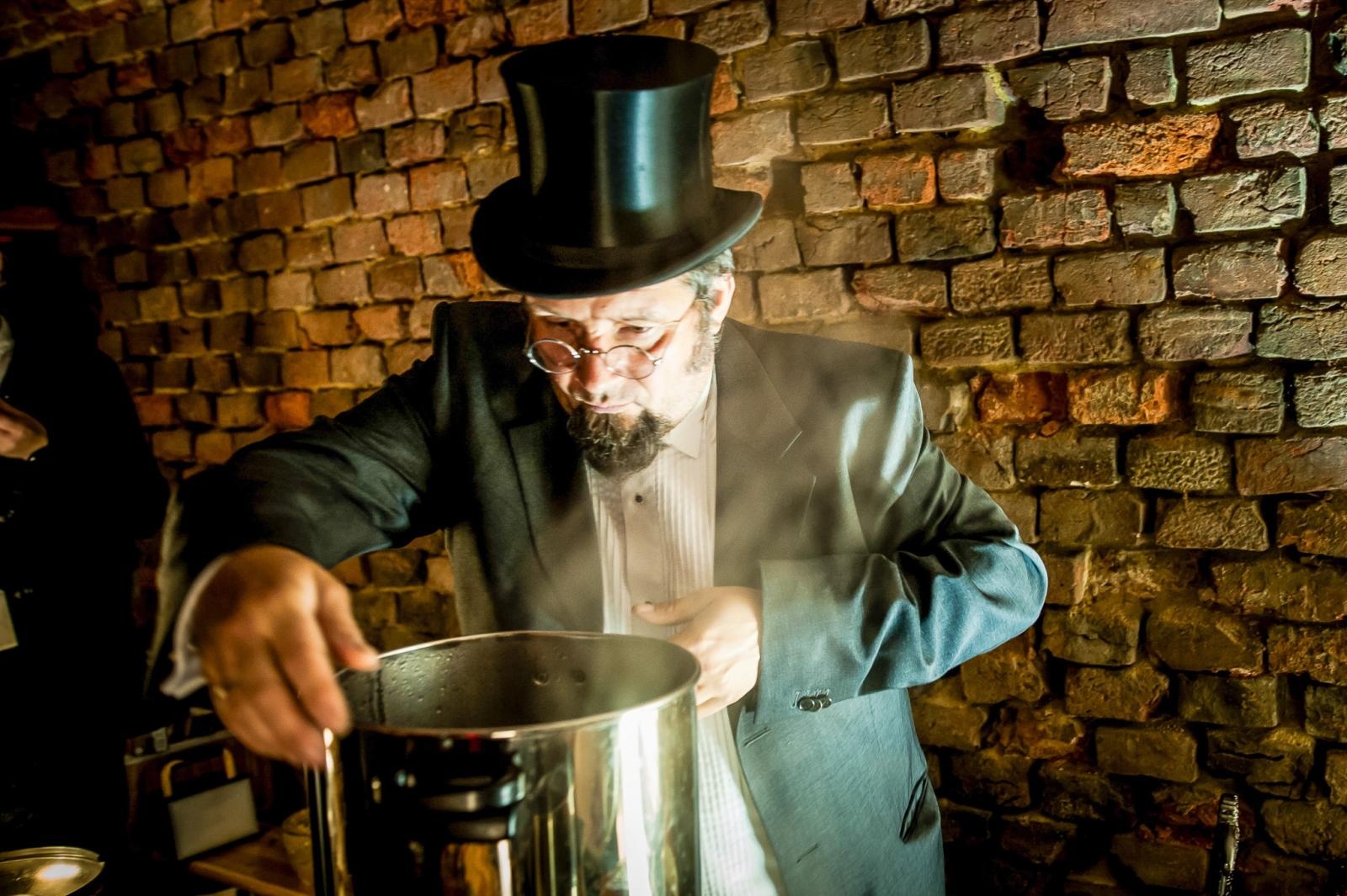 Zdjęcie w galerii na portalu naszraciborz.pl: Ruiny pałacu w Sławikowie rozświetlone – I Noc Eickstedtów za nami [FOTO i WIDEO] wiadomości z regionu