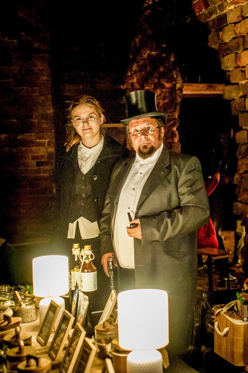 Zdjęcie w galerii na portalu naszraciborz.pl: Ruiny pałacu w Sławikowie rozświetlone – I Noc Eickstedtów za nami [FOTO i WIDEO] wiadomości z regionu