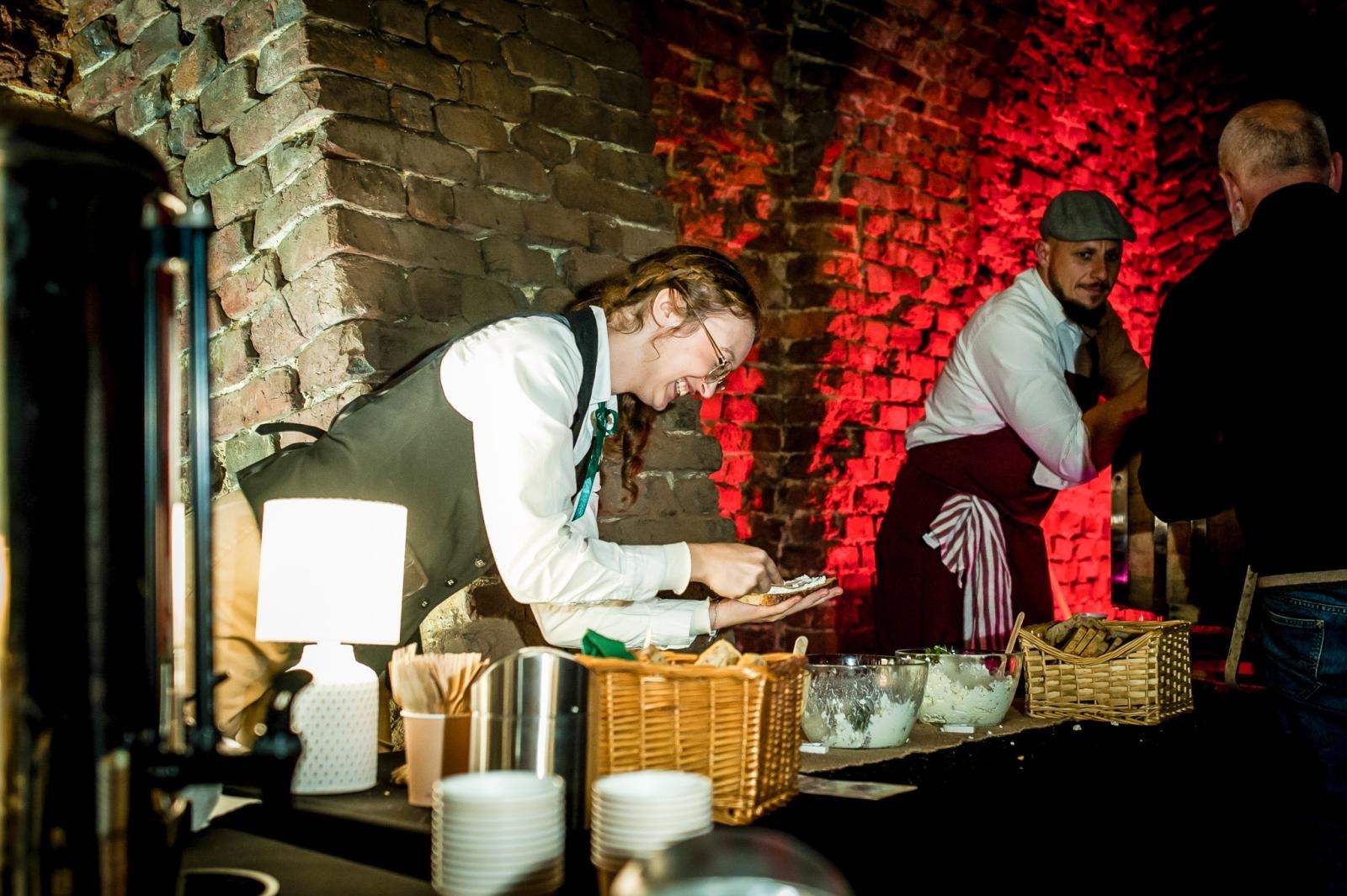 Zdjęcie w galerii na portalu naszraciborz.pl: Ruiny pałacu w Sławikowie rozświetlone – I Noc Eickstedtów za nami [FOTO i WIDEO] wiadomości z regionu