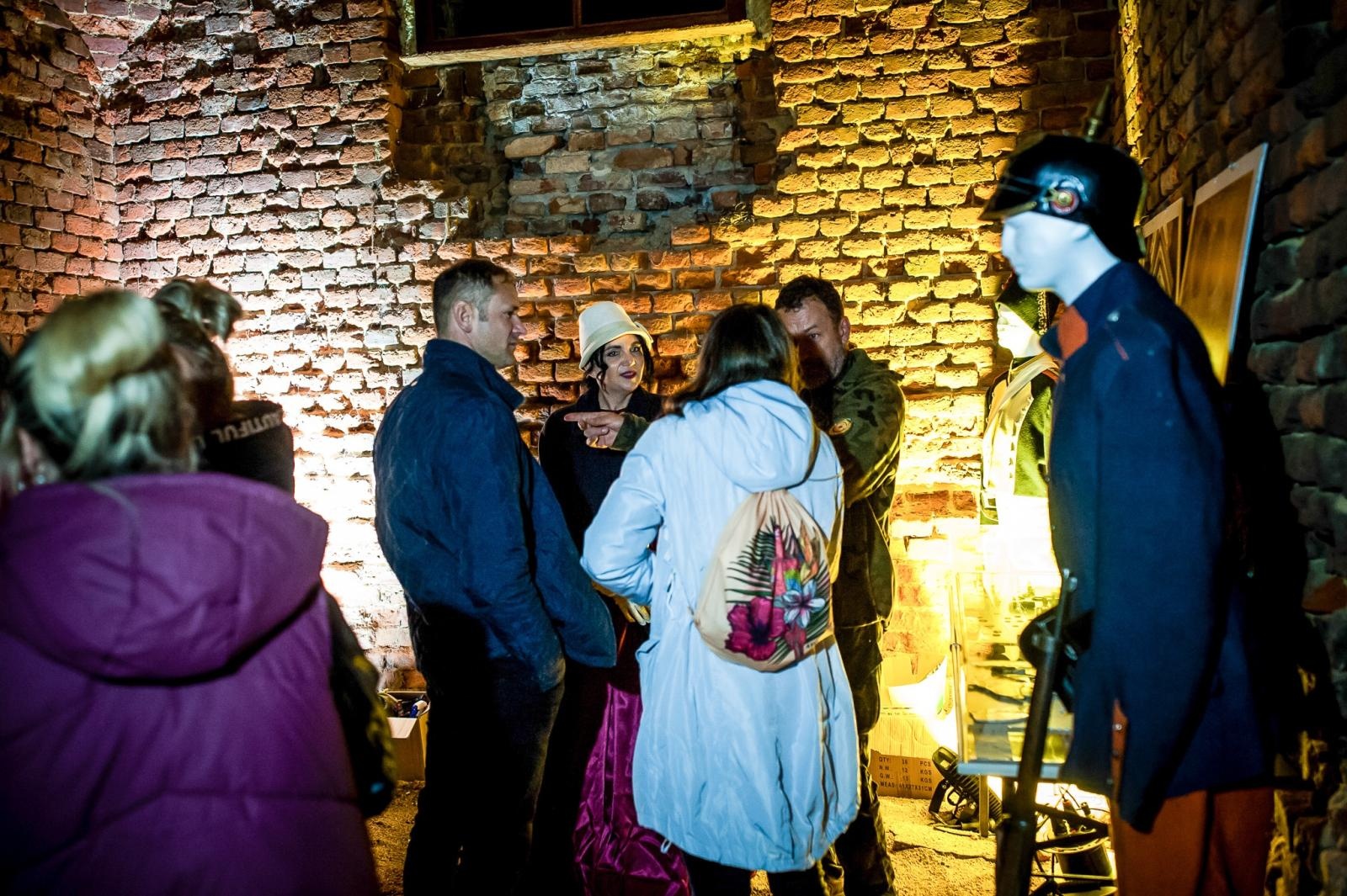 Zdjęcie w galerii na portalu naszraciborz.pl: Ruiny pałacu w Sławikowie rozświetlone – I Noc Eickstedtów za nami [FOTO i WIDEO] wiadomości z regionu