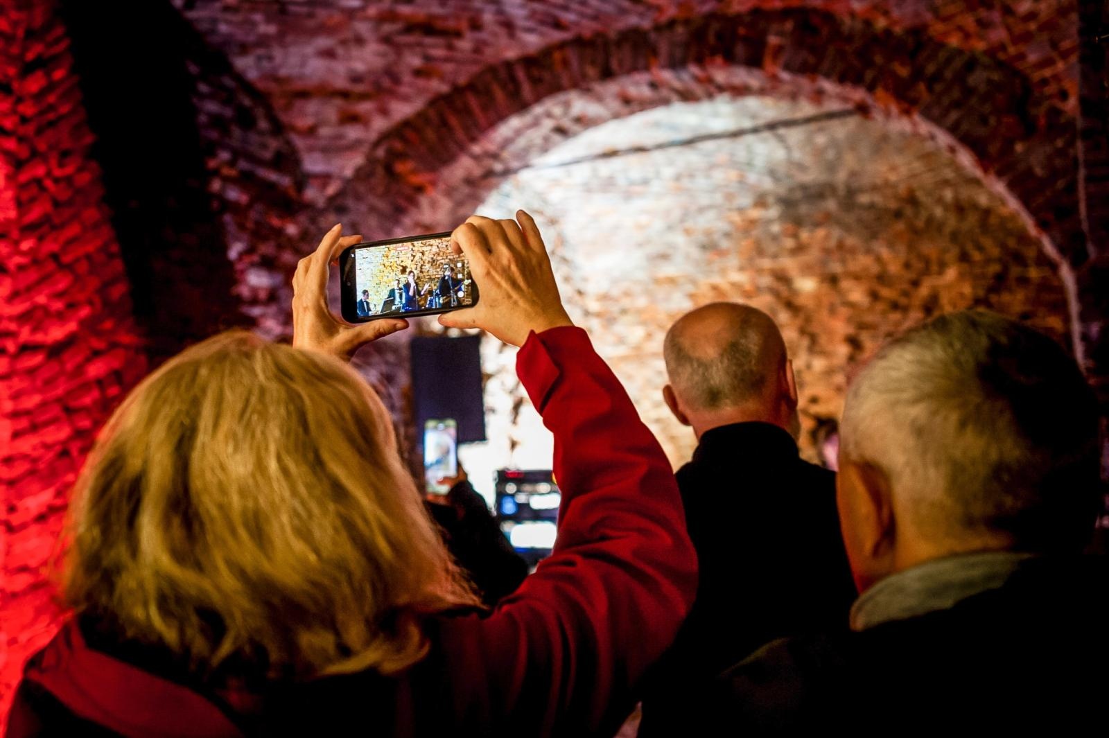 Zdjęcie w galerii na portalu naszraciborz.pl: Ruiny pałacu w Sławikowie rozświetlone – I Noc Eickstedtów za nami [FOTO i WIDEO] wiadomości z regionu