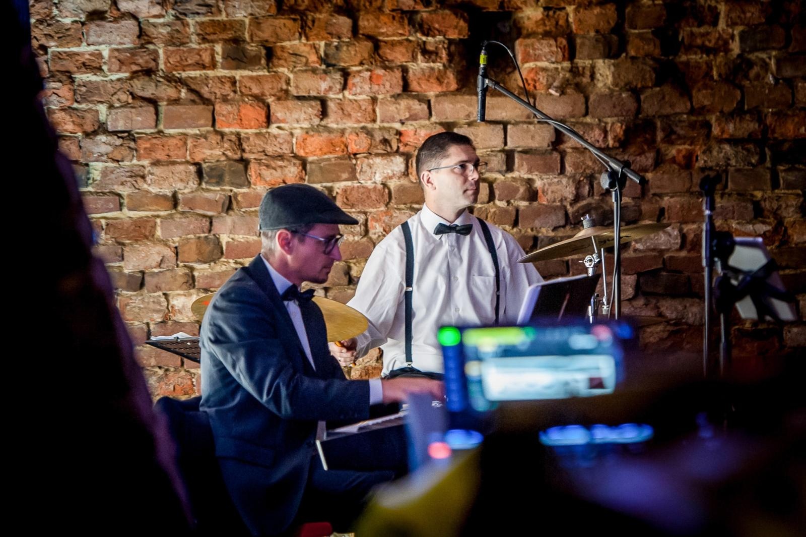 Zdjęcie w galerii na portalu naszraciborz.pl: Ruiny pałacu w Sławikowie rozświetlone – I Noc Eickstedtów za nami [FOTO i WIDEO] wiadomości z regionu