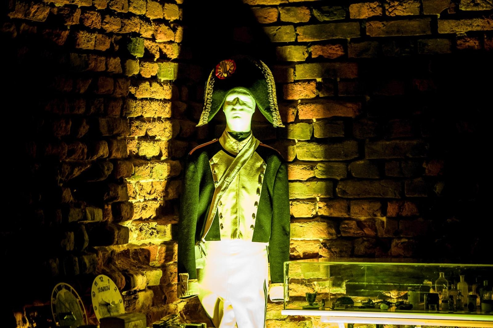 Zdjęcie w galerii na portalu naszraciborz.pl: Ruiny pałacu w Sławikowie rozświetlone – I Noc Eickstedtów za nami [FOTO i WIDEO] wiadomości z regionu