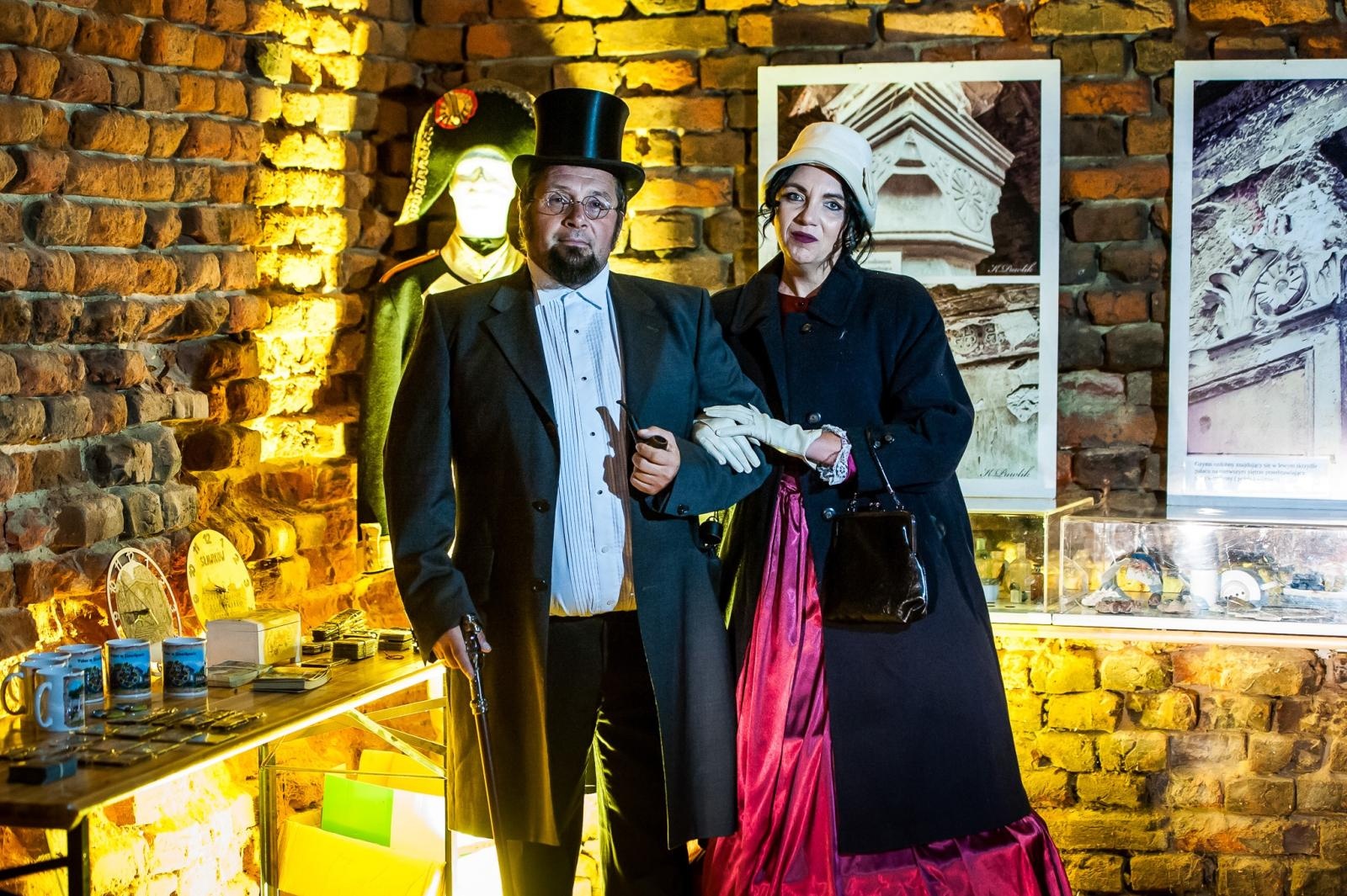 Zdjęcie w galerii na portalu naszraciborz.pl: Ruiny pałacu w Sławikowie rozświetlone – I Noc Eickstedtów za nami [FOTO i WIDEO] wiadomości z regionu