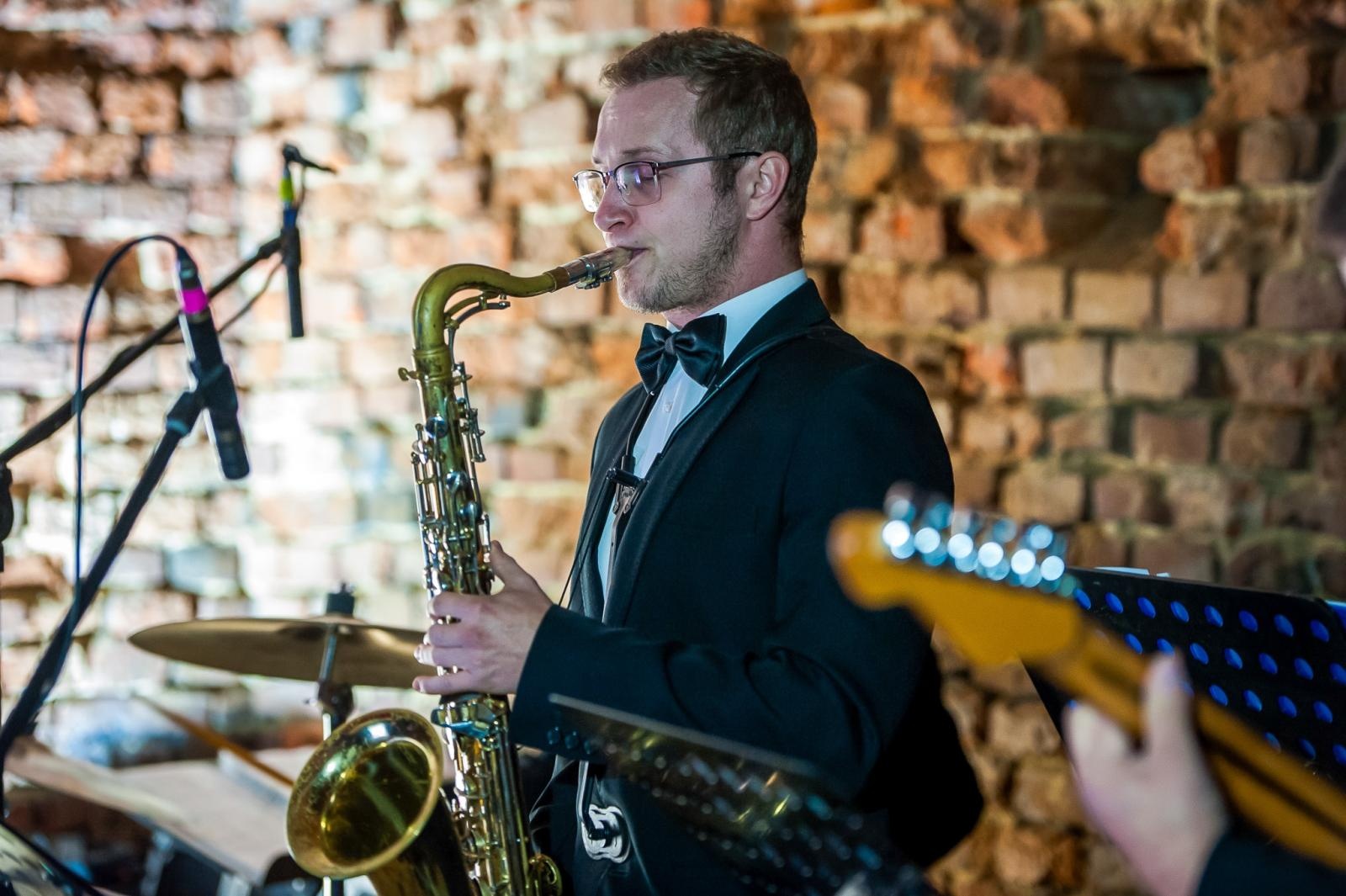 Zdjęcie w galerii na portalu naszraciborz.pl: Ruiny pałacu w Sławikowie rozświetlone – I Noc Eickstedtów za nami [FOTO i WIDEO] wiadomości z regionu