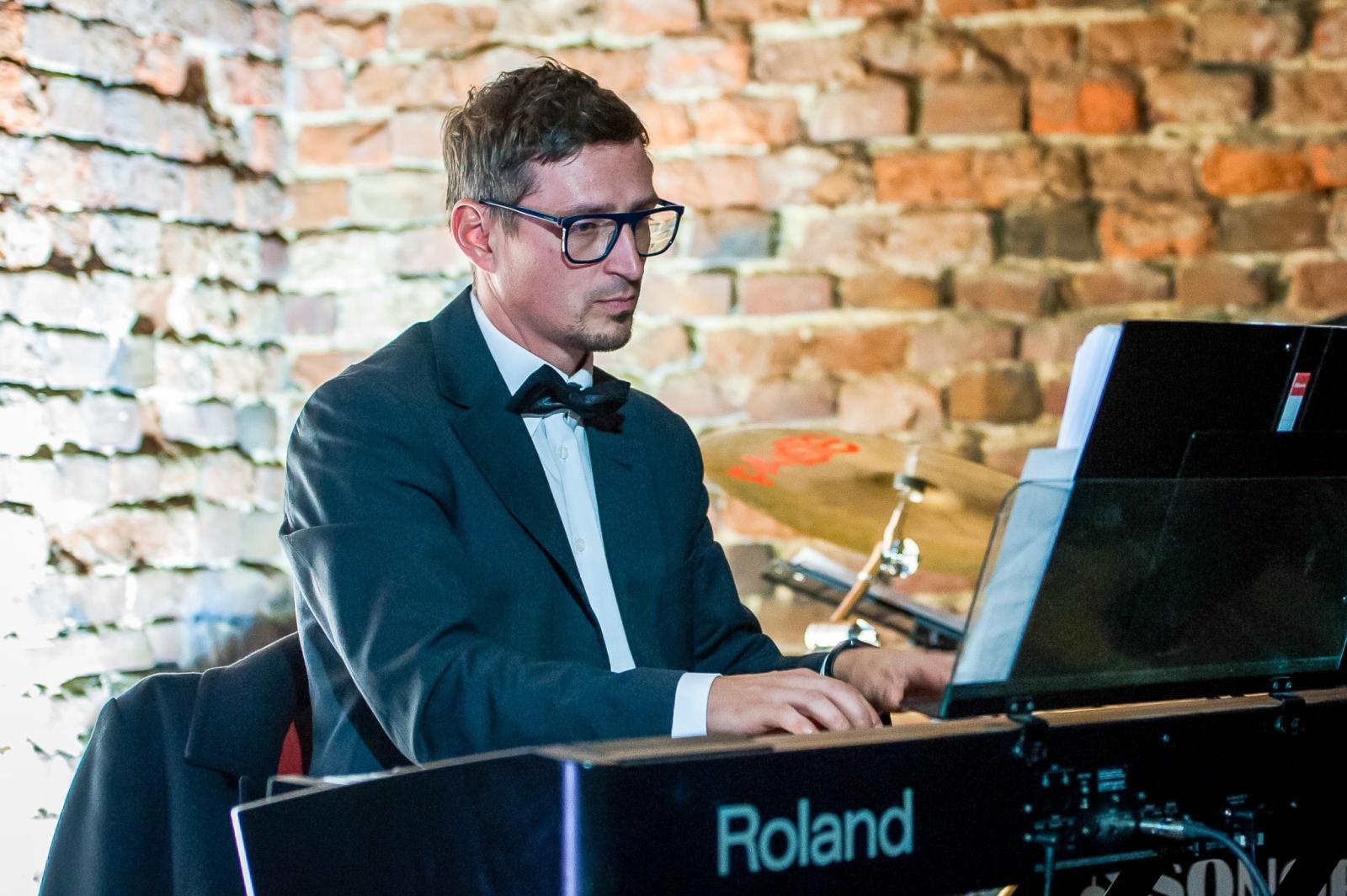 Zdjęcie w galerii na portalu naszraciborz.pl: Ruiny pałacu w Sławikowie rozświetlone – I Noc Eickstedtów za nami [FOTO i WIDEO] wiadomości z regionu