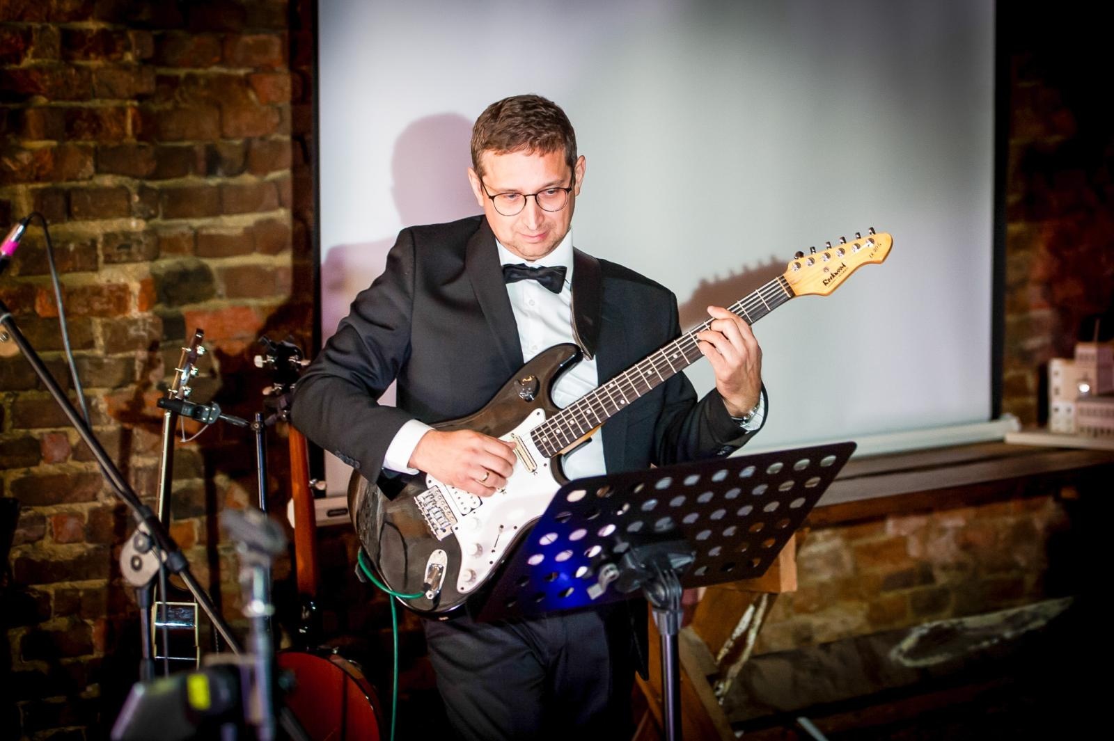 Zdjęcie w galerii na portalu naszraciborz.pl: Ruiny pałacu w Sławikowie rozświetlone – I Noc Eickstedtów za nami [FOTO i WIDEO] wiadomości z regionu