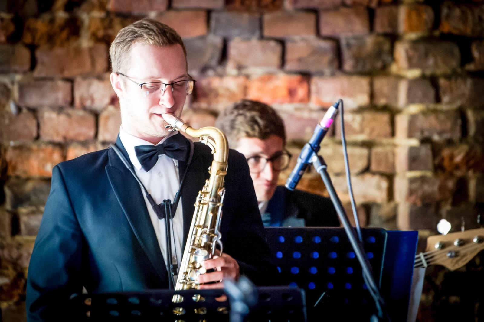 Zdjęcie w galerii na portalu naszraciborz.pl: Ruiny pałacu w Sławikowie rozświetlone – I Noc Eickstedtów za nami [FOTO i WIDEO] wiadomości z regionu