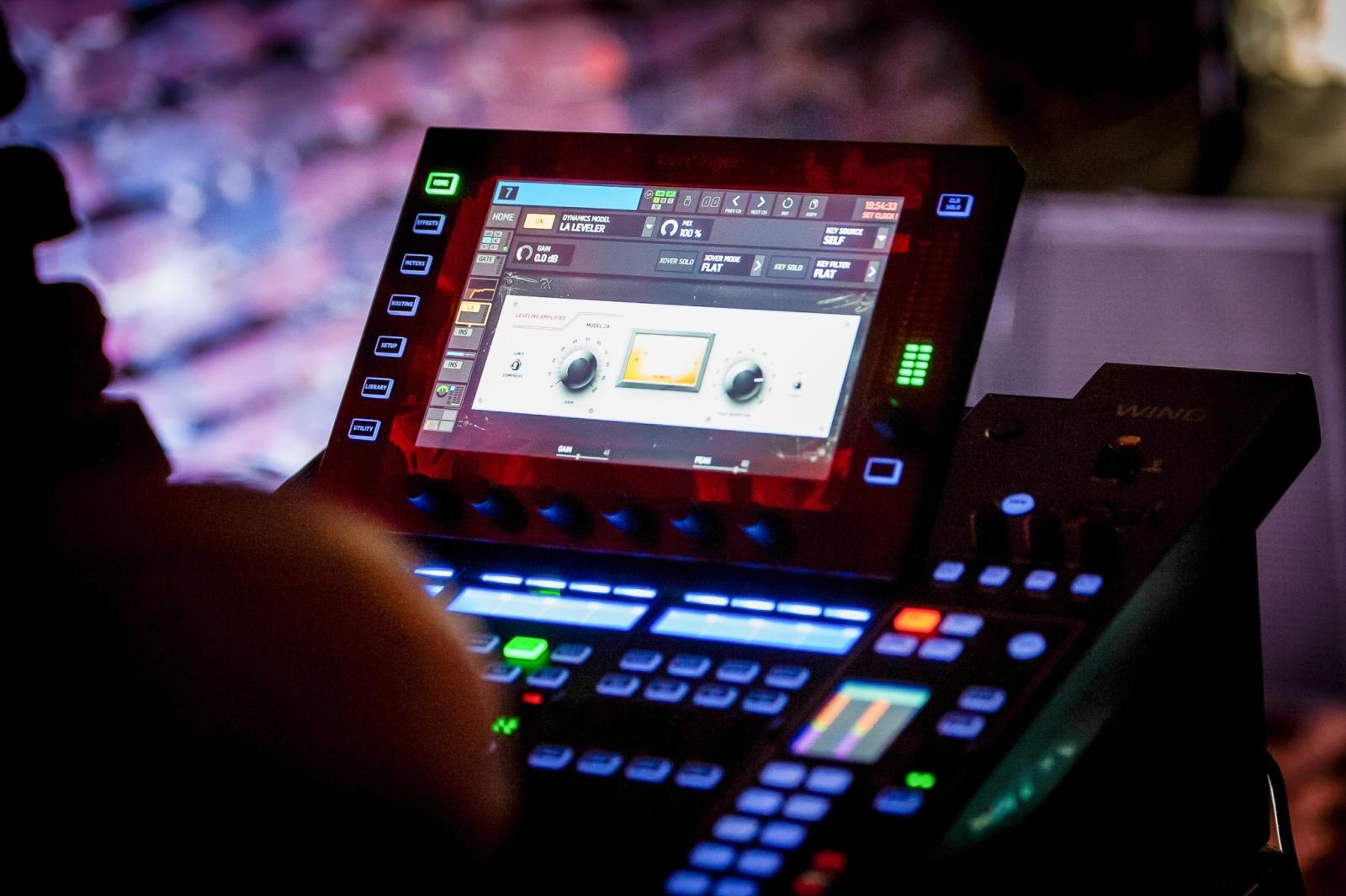 Zdjęcie w galerii na portalu naszraciborz.pl: Ruiny pałacu w Sławikowie rozświetlone – I Noc Eickstedtów za nami [FOTO i WIDEO] wiadomości z regionu