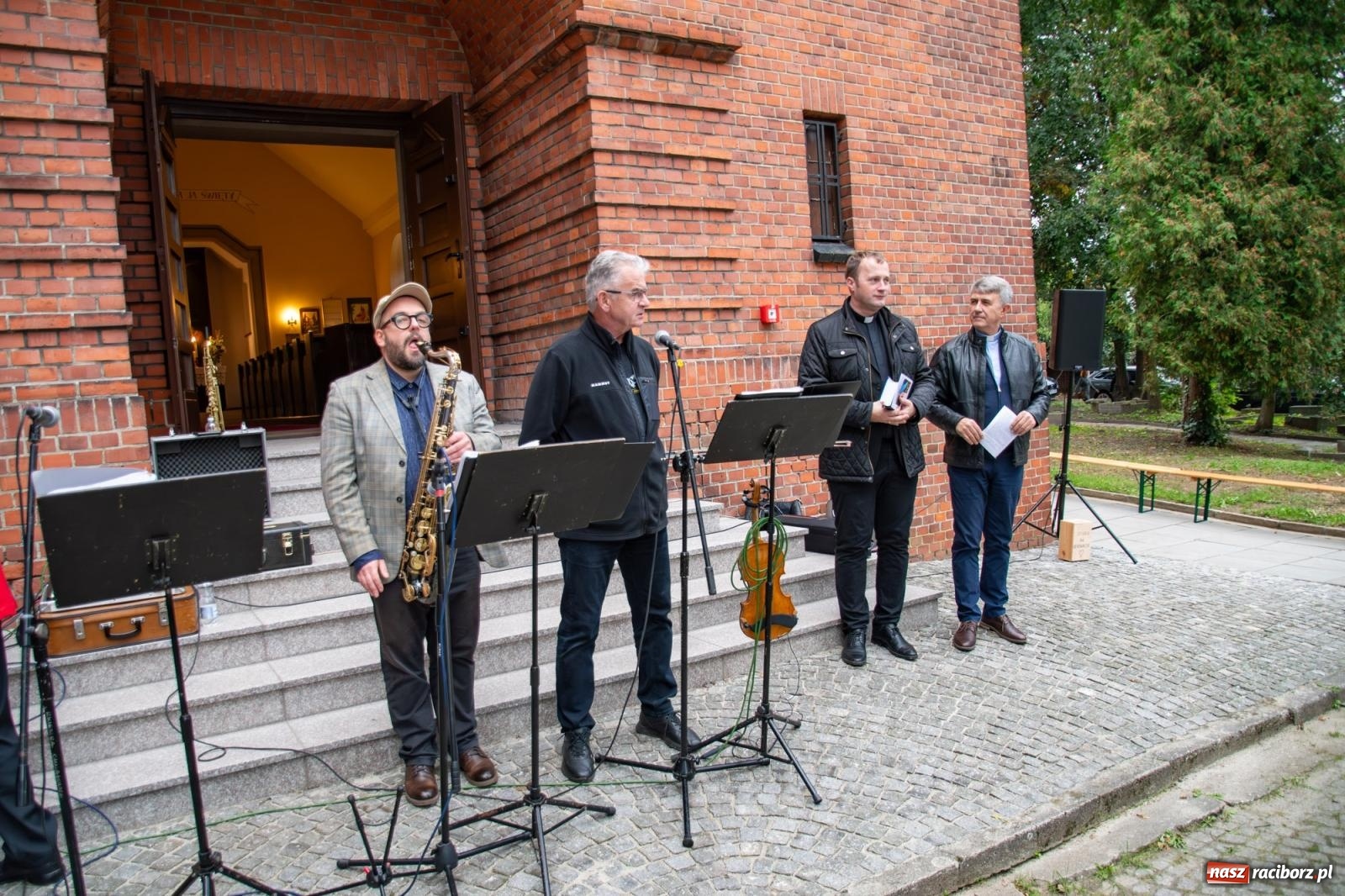 Zdjęcie w galerii na portalu naszraciborz.pl: Ile w nas pamięci, tyle w nas przyszłości. Ewangelicki cmentarz odkryty na nowo [FOTO i WIDEO] wiadomości z regionu