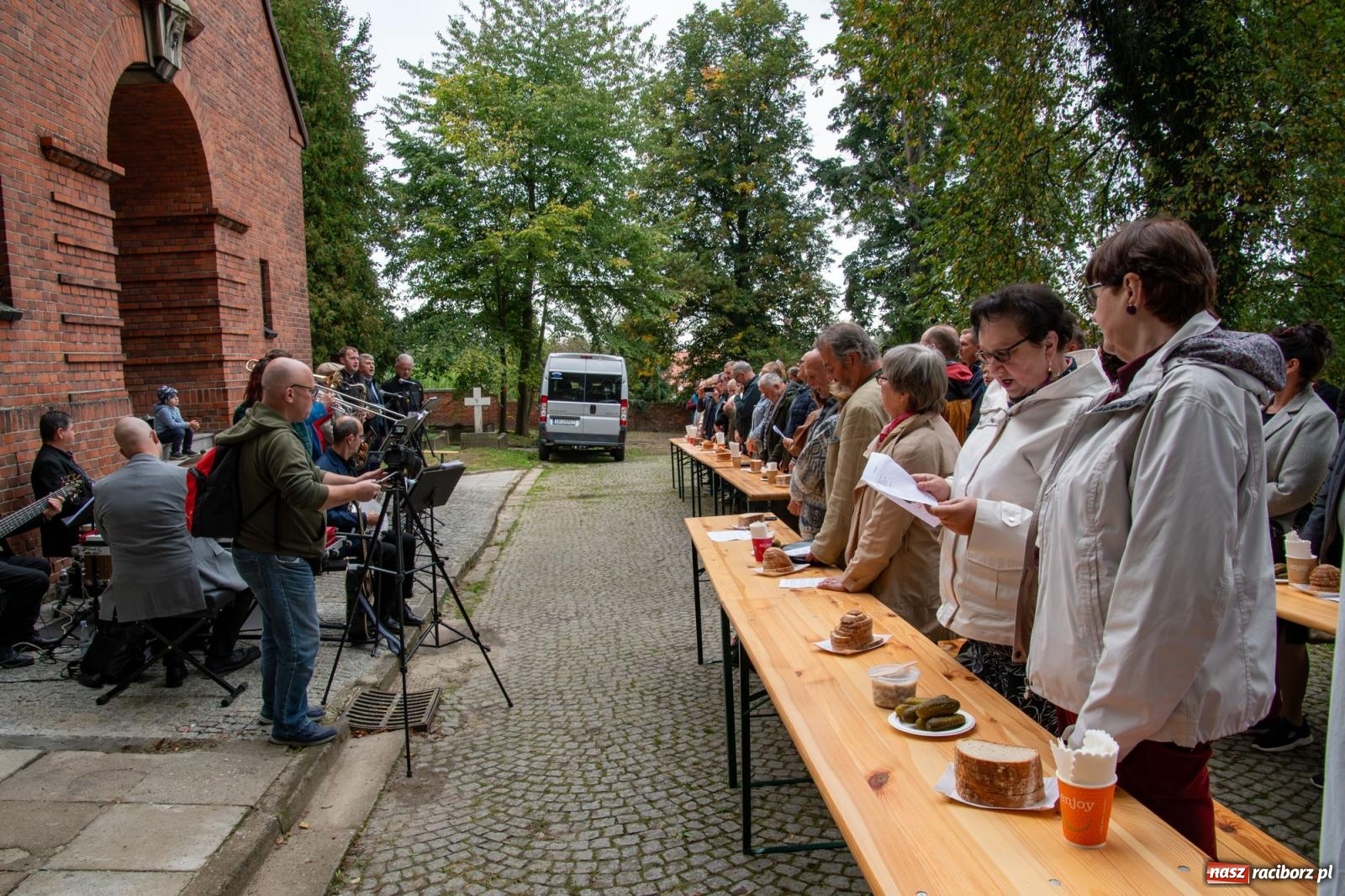 Zdjęcie w galerii na portalu naszraciborz.pl: Ile w nas pamięci, tyle w nas przyszłości. Ewangelicki cmentarz odkryty na nowo [FOTO i WIDEO] wiadomości z regionu