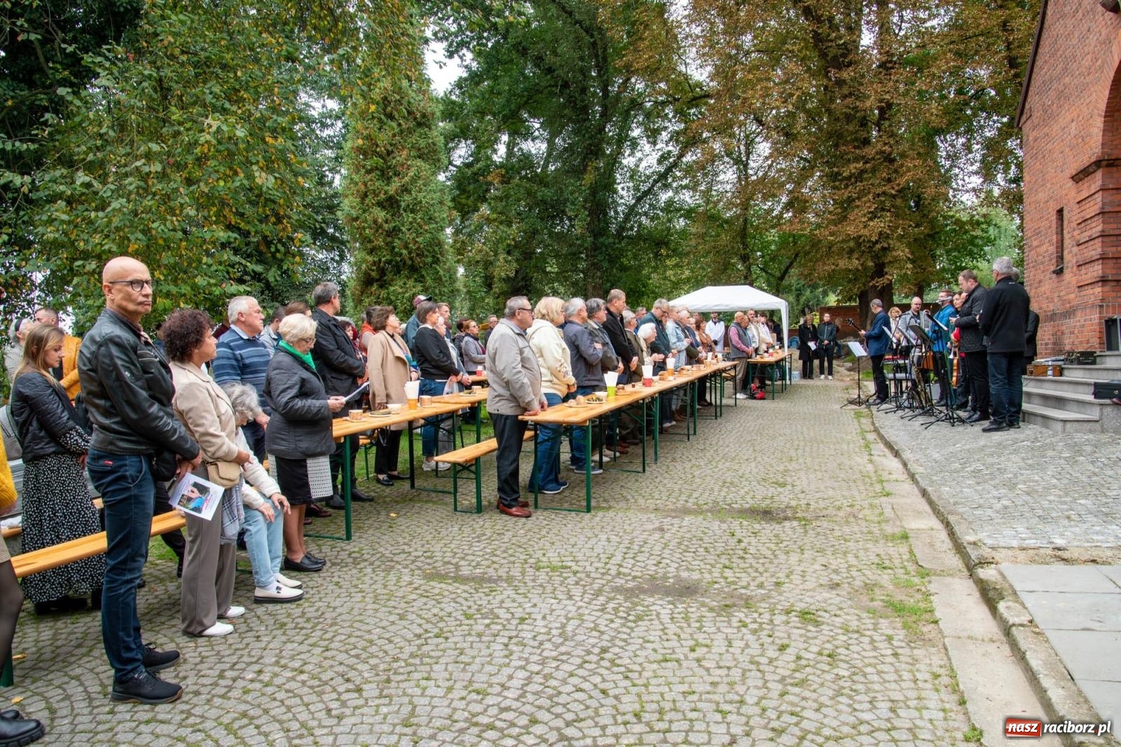 Zdjęcie w galerii na portalu naszraciborz.pl: Ile w nas pamięci, tyle w nas przyszłości. Ewangelicki cmentarz odkryty na nowo [FOTO i WIDEO] wiadomości z regionu