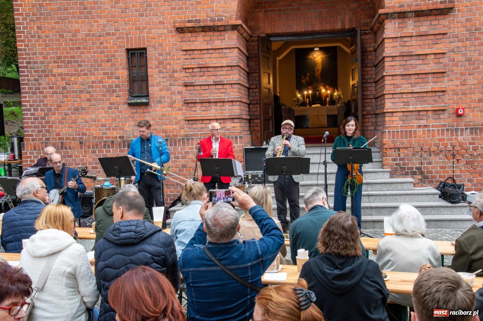 Zdjęcie w galerii na portalu naszraciborz.pl: Ile w nas pamięci, tyle w nas przyszłości. Ewangelicki cmentarz odkryty na nowo [FOTO i WIDEO] wiadomości z regionu