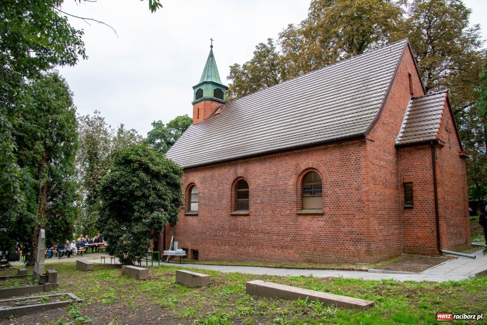 Zdjęcie w galerii na portalu naszraciborz.pl: Ile w nas pamięci, tyle w nas przyszłości. Ewangelicki cmentarz odkryty na nowo [FOTO i WIDEO] wiadomości z regionu