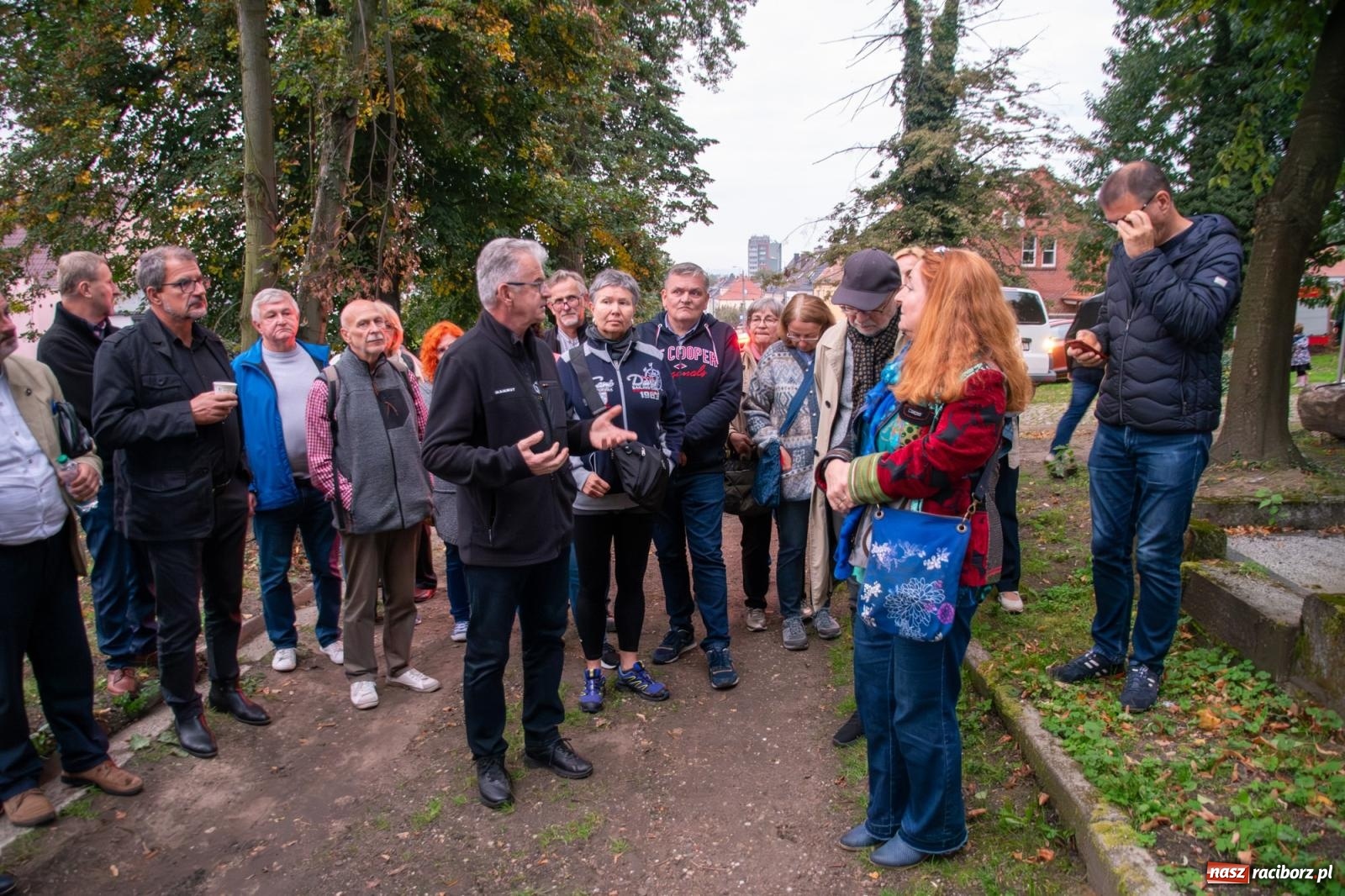 Zdjęcie w galerii na portalu naszraciborz.pl: Ile w nas pamięci, tyle w nas przyszłości. Ewangelicki cmentarz odkryty na nowo [FOTO i WIDEO] wiadomości z regionu