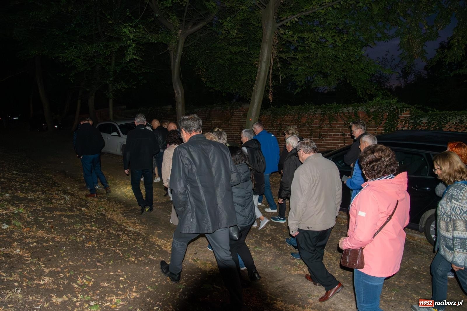 Zdjęcie w galerii na portalu naszraciborz.pl: Ile w nas pamięci, tyle w nas przyszłości. Ewangelicki cmentarz odkryty na nowo [FOTO i WIDEO] wiadomości z regionu