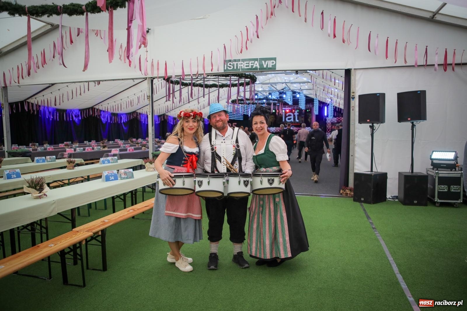Zdjęcie w galerii na portalu naszraciborz.pl: Szymocice świętowały 25 lat Oktoberfestu. Na scenie Toby i Francesco Napoli [FOTO] wiadomości z regionu