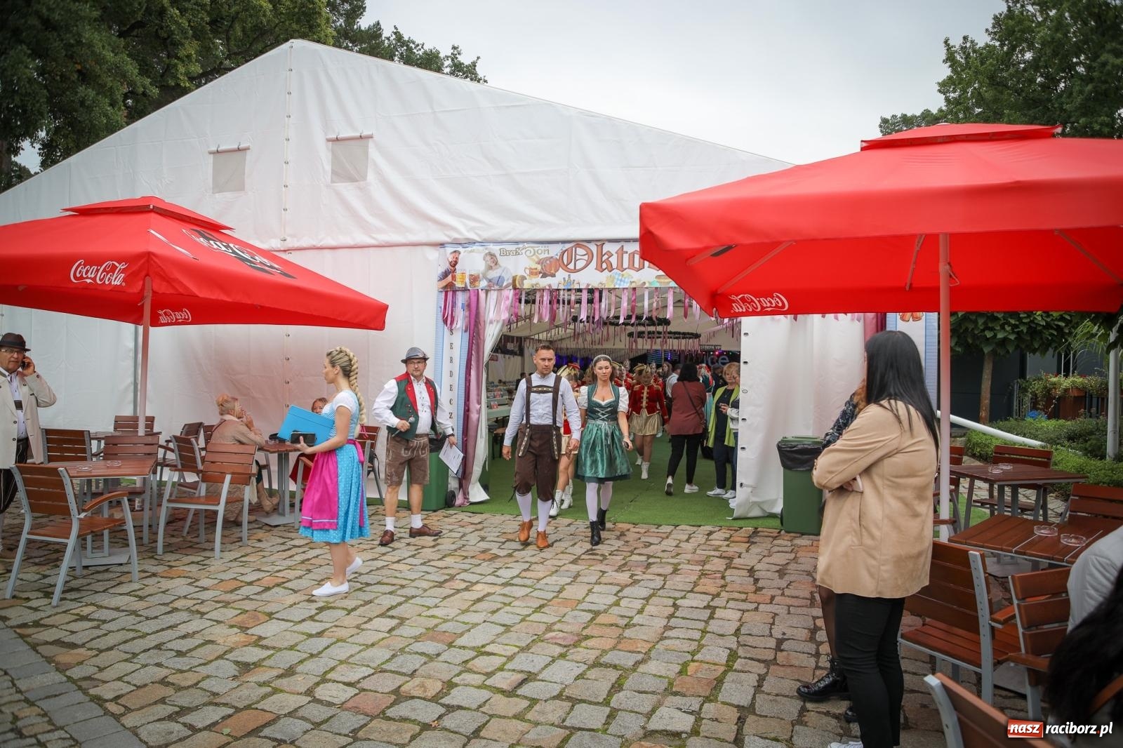 Zdjęcie w galerii na portalu naszraciborz.pl: Szymocice świętowały 25 lat Oktoberfestu. Na scenie Toby i Francesco Napoli [FOTO] wiadomości z regionu