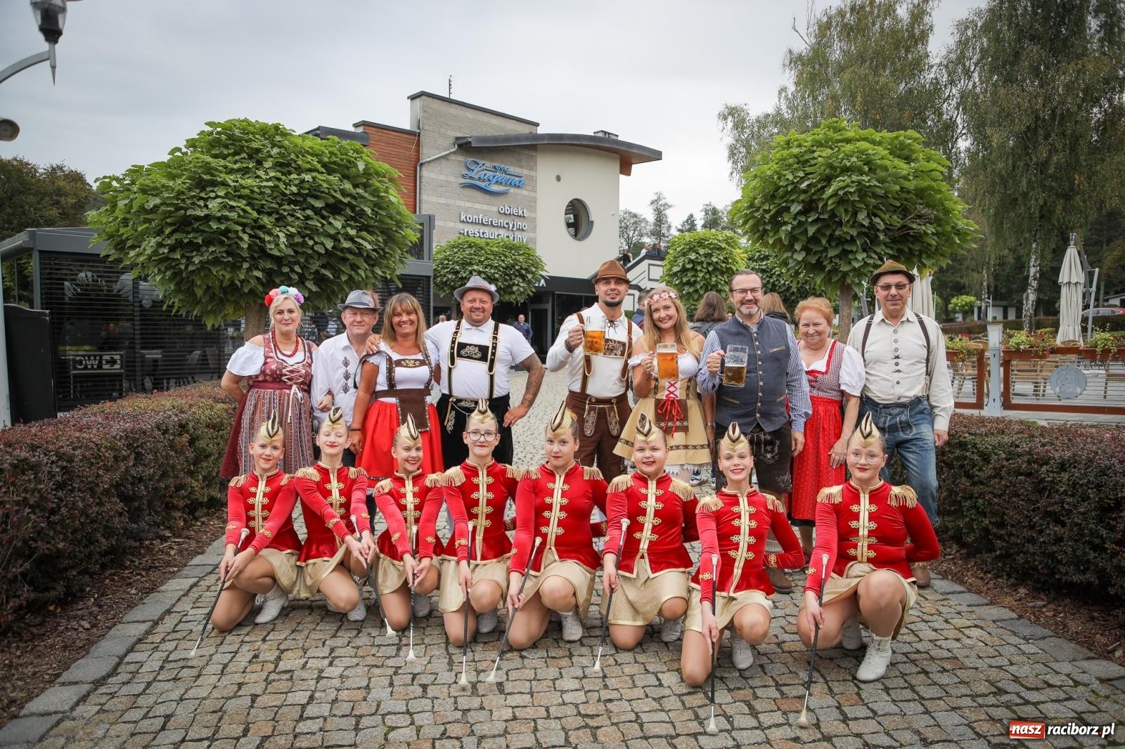Zdjęcie w galerii na portalu naszraciborz.pl: Szymocice świętowały 25 lat Oktoberfestu. Na scenie Toby i Francesco Napoli [FOTO] wiadomości z regionu