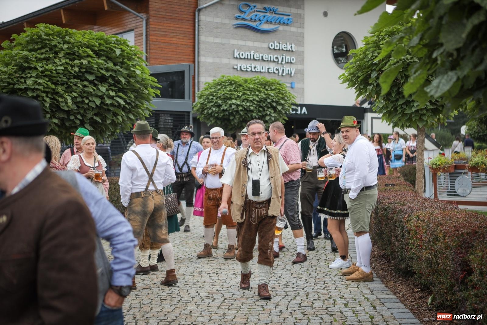 Zdjęcie w galerii na portalu naszraciborz.pl: Szymocice świętowały 25 lat Oktoberfestu. Na scenie Toby i Francesco Napoli [FOTO] wiadomości z regionu