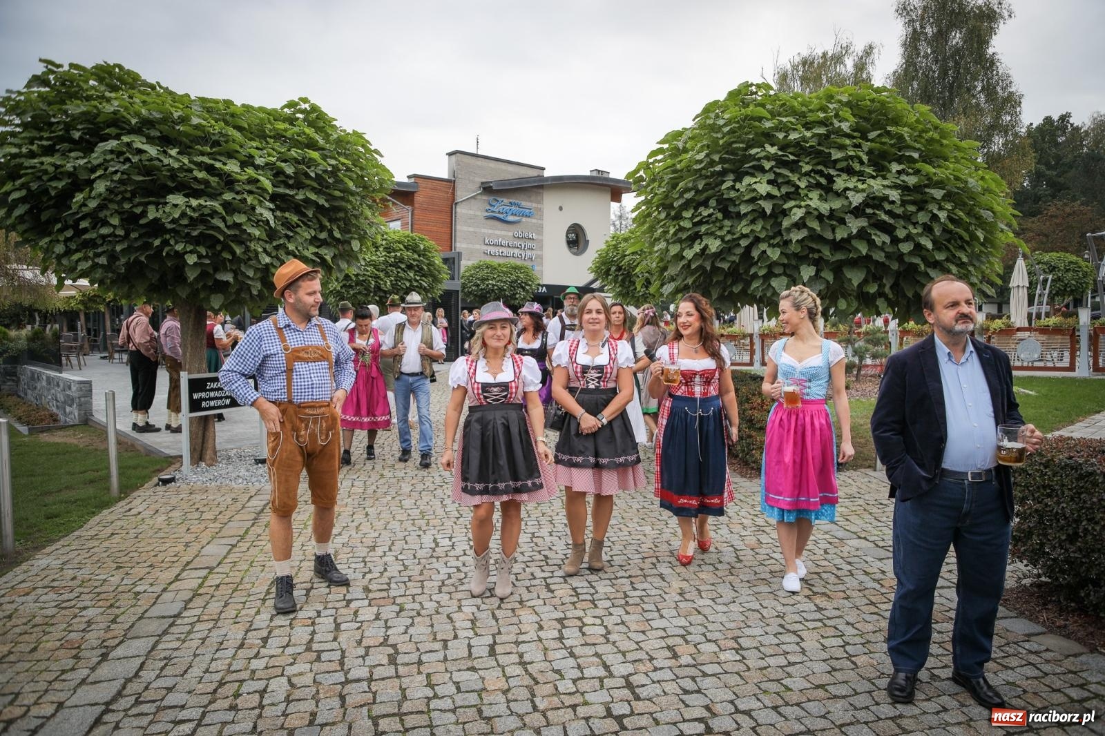 Zdjęcie w galerii na portalu naszraciborz.pl: Szymocice świętowały 25 lat Oktoberfestu. Na scenie Toby i Francesco Napoli [FOTO] wiadomości z regionu