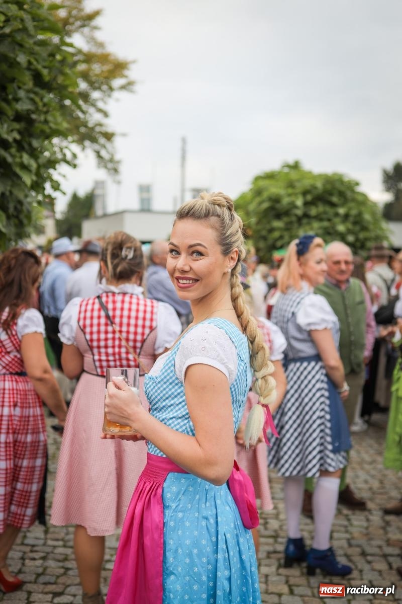 Zdjęcie w galerii na portalu naszraciborz.pl: Szymocice świętowały 25 lat Oktoberfestu. Na scenie Toby i Francesco Napoli [FOTO] wiadomości z regionu