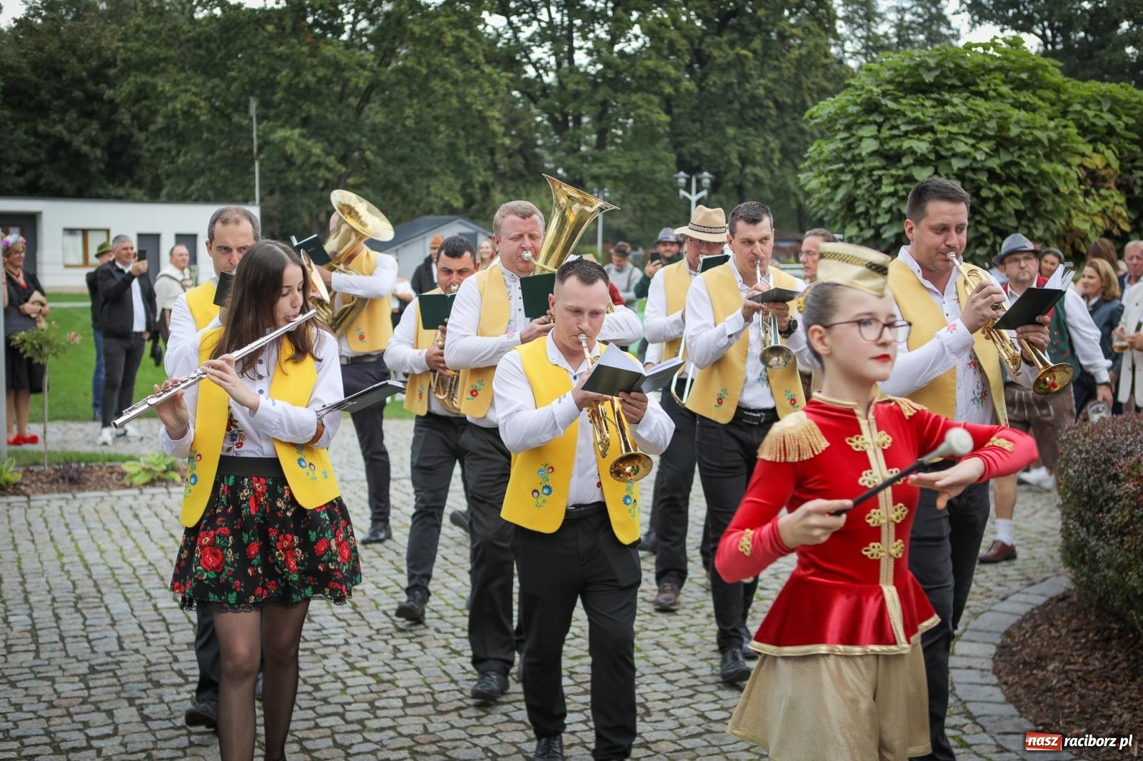 Zdjęcie w galerii na portalu naszraciborz.pl: Szymocice świętowały 25 lat Oktoberfestu. Na scenie Toby i Francesco Napoli [FOTO] wiadomości z regionu
