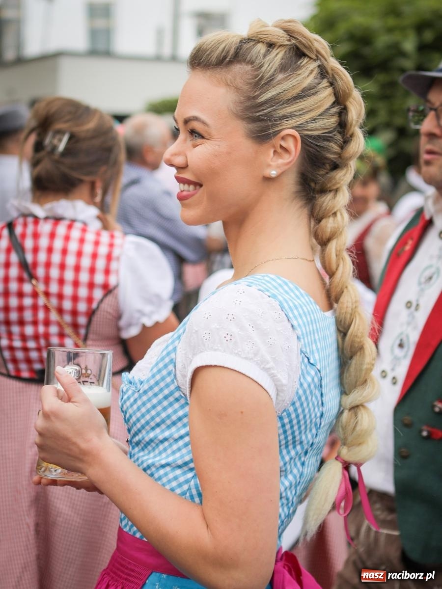Zdjęcie w galerii na portalu naszraciborz.pl: Szymocice świętowały 25 lat Oktoberfestu. Na scenie Toby i Francesco Napoli [FOTO] wiadomości z regionu