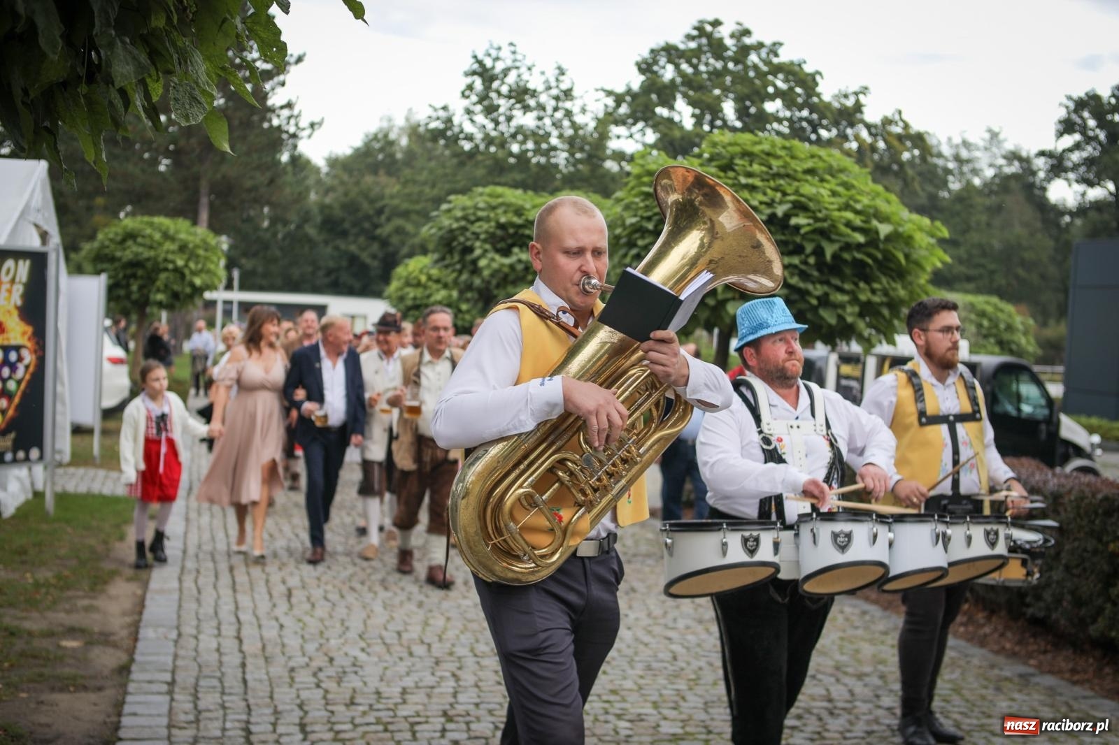Zdjęcie w galerii na portalu naszraciborz.pl: Szymocice świętowały 25 lat Oktoberfestu. Na scenie Toby i Francesco Napoli [FOTO] wiadomości z regionu