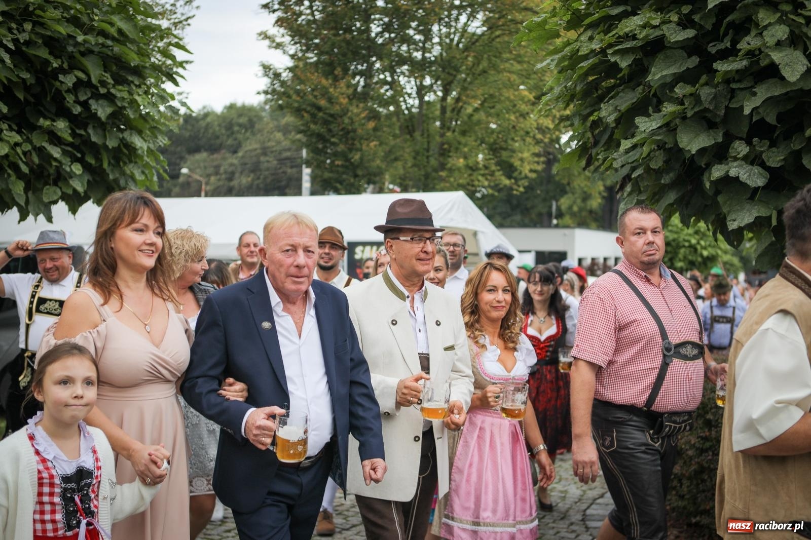 Zdjęcie w galerii na portalu naszraciborz.pl: Szymocice świętowały 25 lat Oktoberfestu. Na scenie Toby i Francesco Napoli [FOTO] wiadomości z regionu