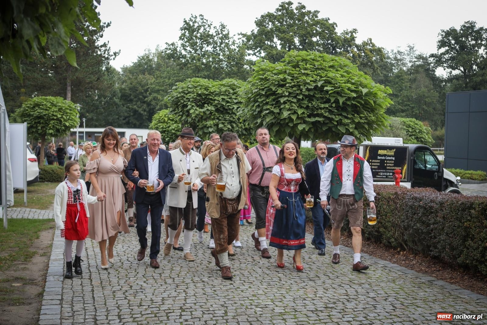 Zdjęcie w galerii na portalu naszraciborz.pl: Szymocice świętowały 25 lat Oktoberfestu. Na scenie Toby i Francesco Napoli [FOTO] wiadomości z regionu