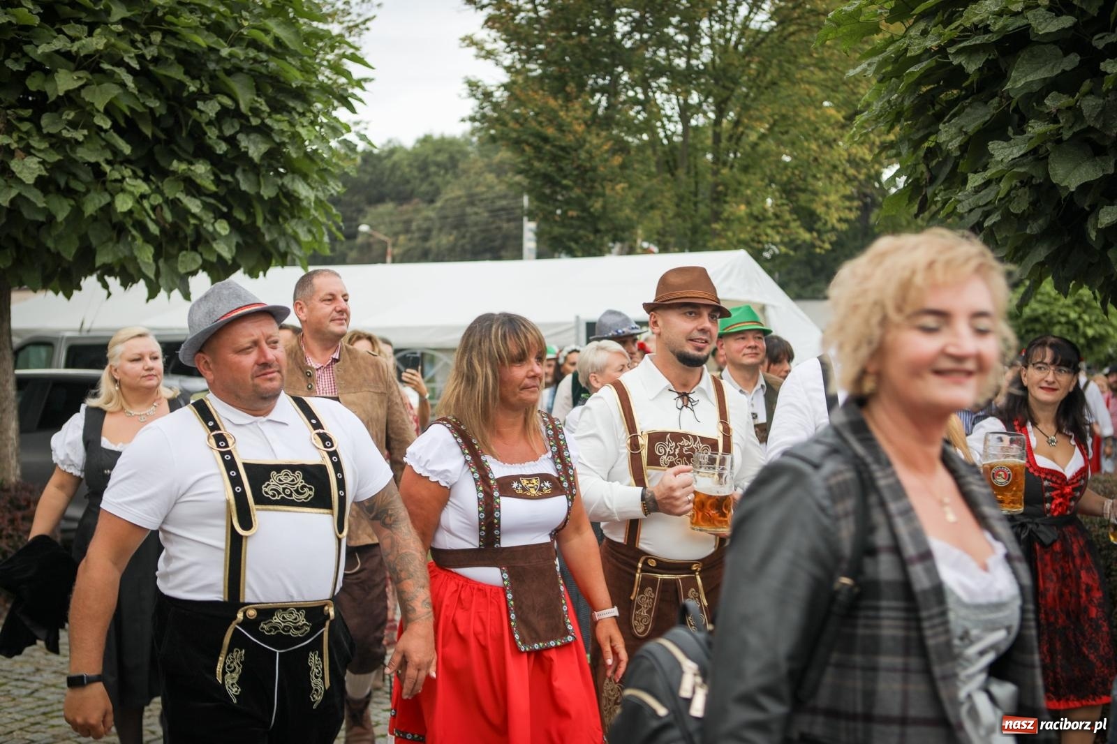 Zdjęcie w galerii na portalu naszraciborz.pl: Szymocice świętowały 25 lat Oktoberfestu. Na scenie Toby i Francesco Napoli [FOTO] wiadomości z regionu