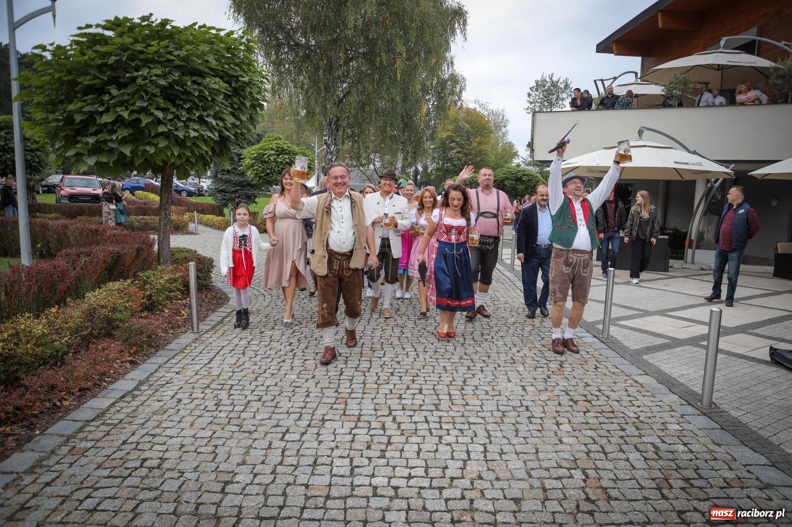 Zdjęcie w galerii na portalu naszraciborz.pl: Szymocice świętowały 25 lat Oktoberfestu. Na scenie Toby i Francesco Napoli [FOTO] wiadomości z regionu