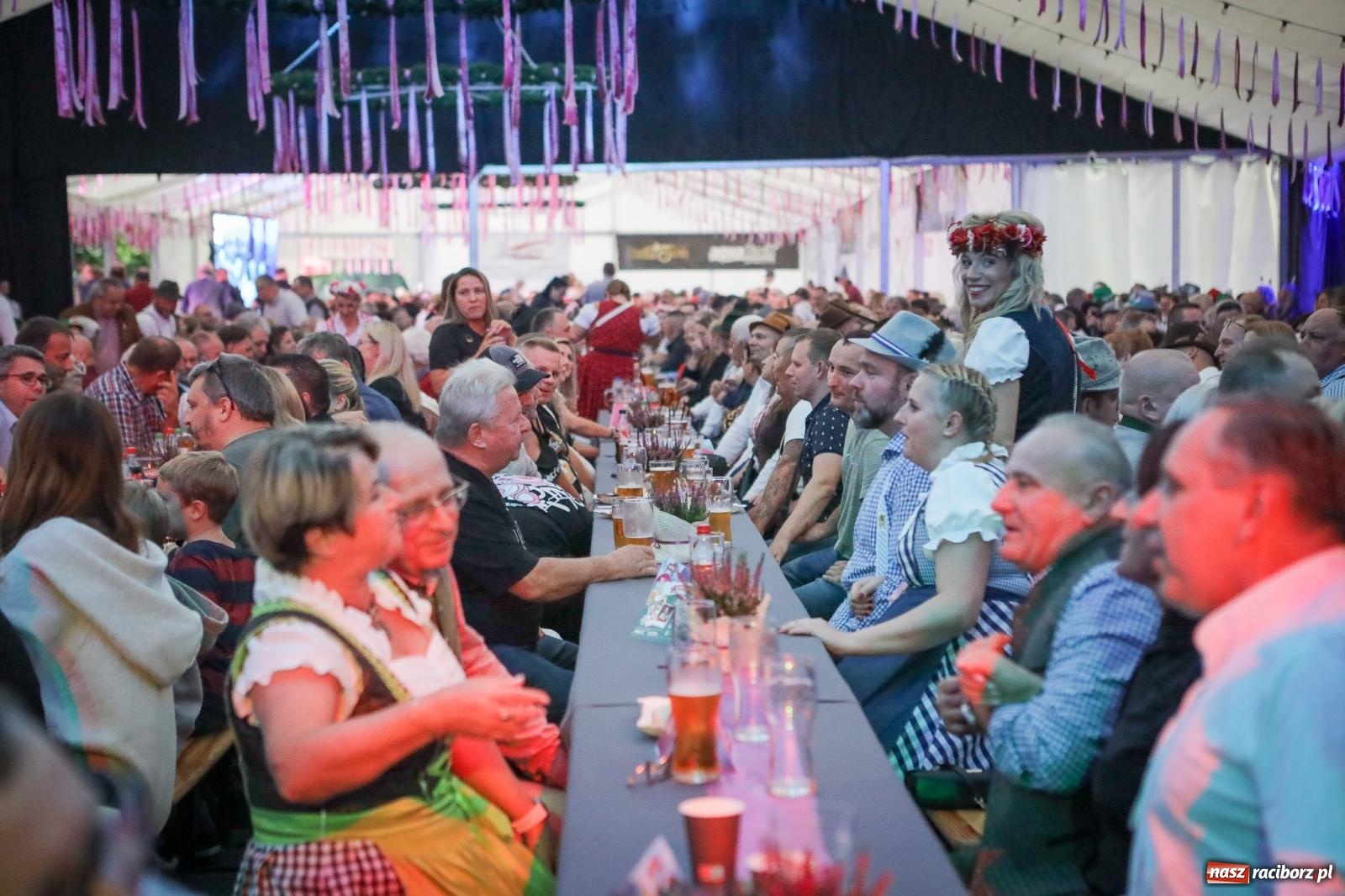 Zdjęcie w galerii na portalu naszraciborz.pl: Szymocice świętowały 25 lat Oktoberfestu. Na scenie Toby i Francesco Napoli [FOTO] wiadomości z regionu