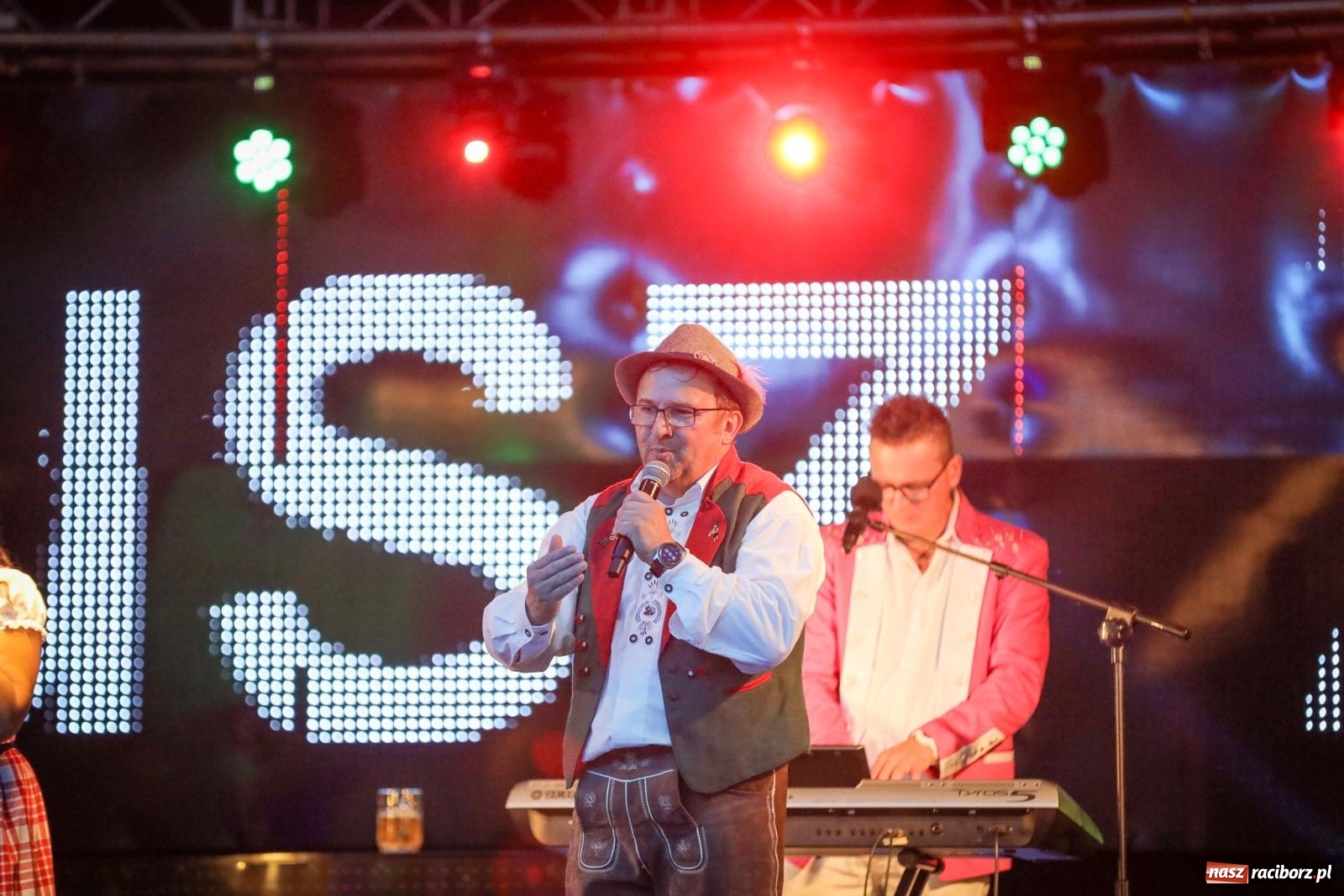 Zdjęcie w galerii na portalu naszraciborz.pl: Szymocice świętowały 25 lat Oktoberfestu. Na scenie Toby i Francesco Napoli [FOTO] wiadomości z regionu