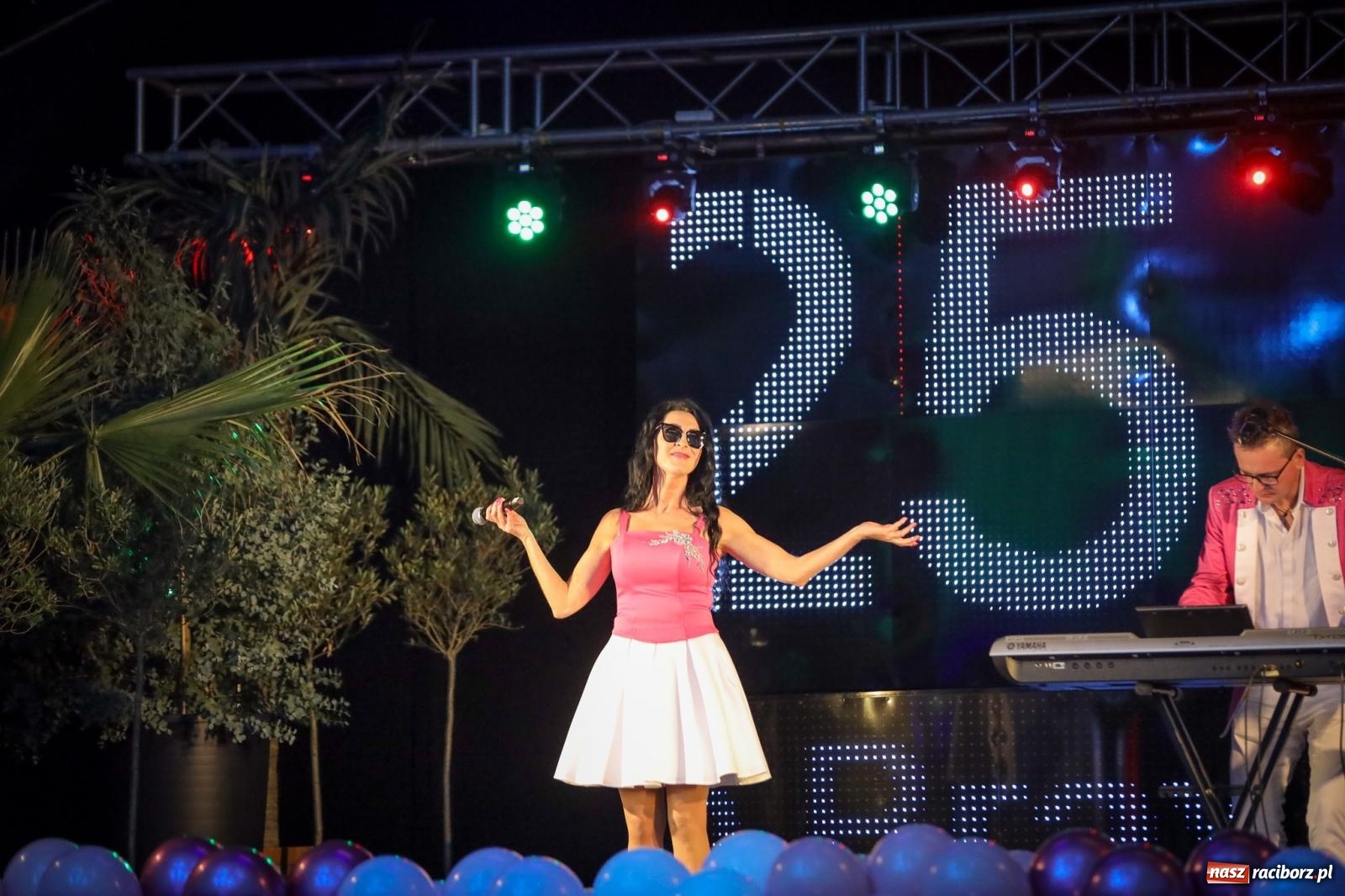 Zdjęcie w galerii na portalu naszraciborz.pl: Szymocice świętowały 25 lat Oktoberfestu. Na scenie Toby i Francesco Napoli [FOTO] wiadomości z regionu