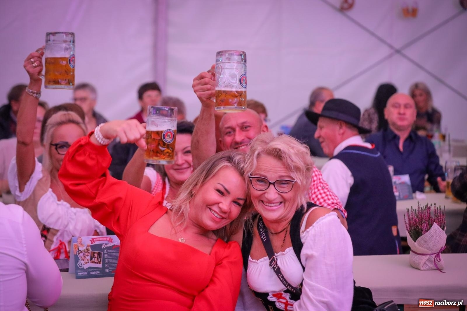 Zdjęcie w galerii na portalu naszraciborz.pl: Szymocice świętowały 25 lat Oktoberfestu. Na scenie Toby i Francesco Napoli [FOTO] wiadomości z regionu