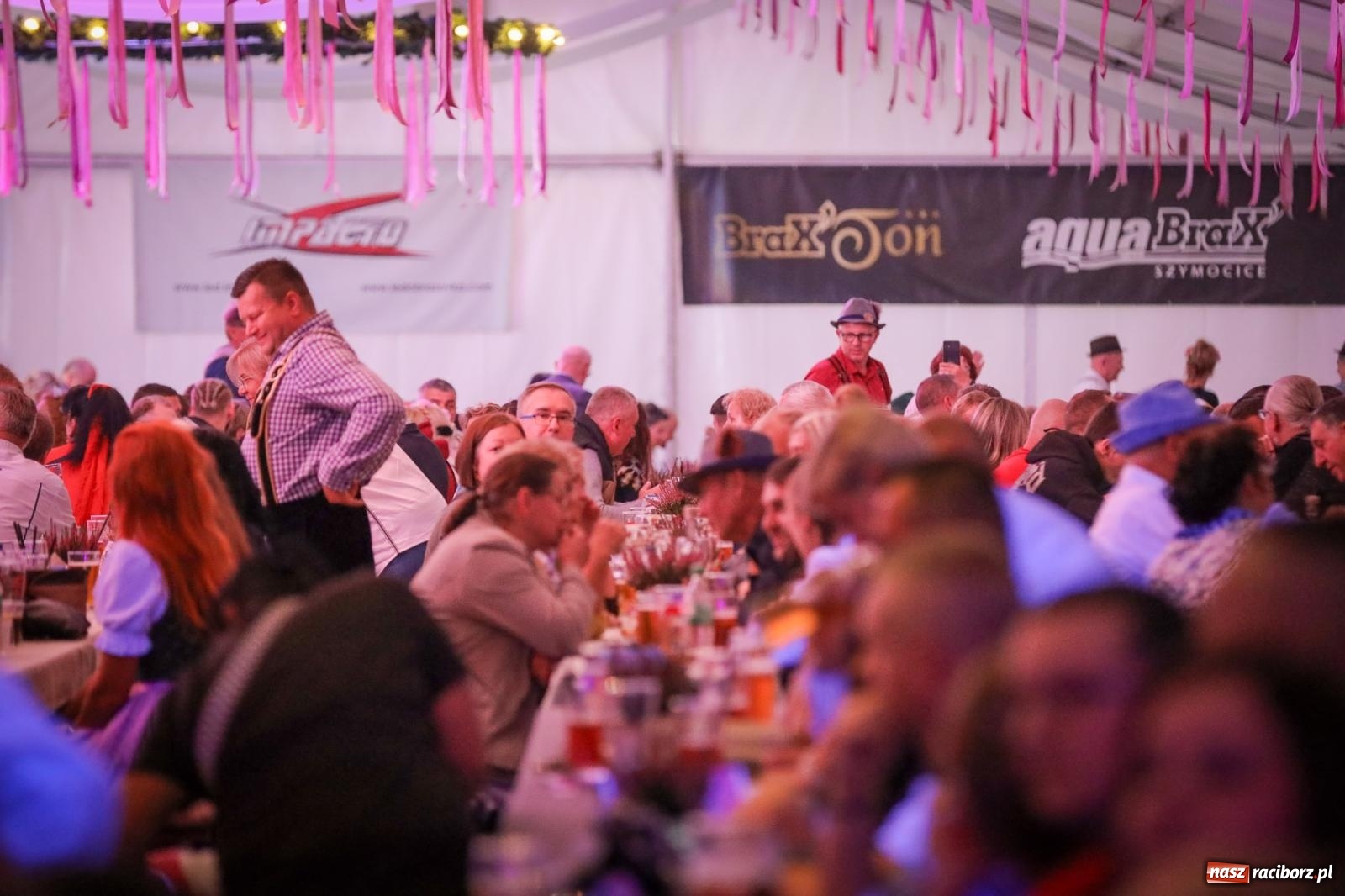 Zdjęcie w galerii na portalu naszraciborz.pl: Szymocice świętowały 25 lat Oktoberfestu. Na scenie Toby i Francesco Napoli [FOTO] wiadomości z regionu