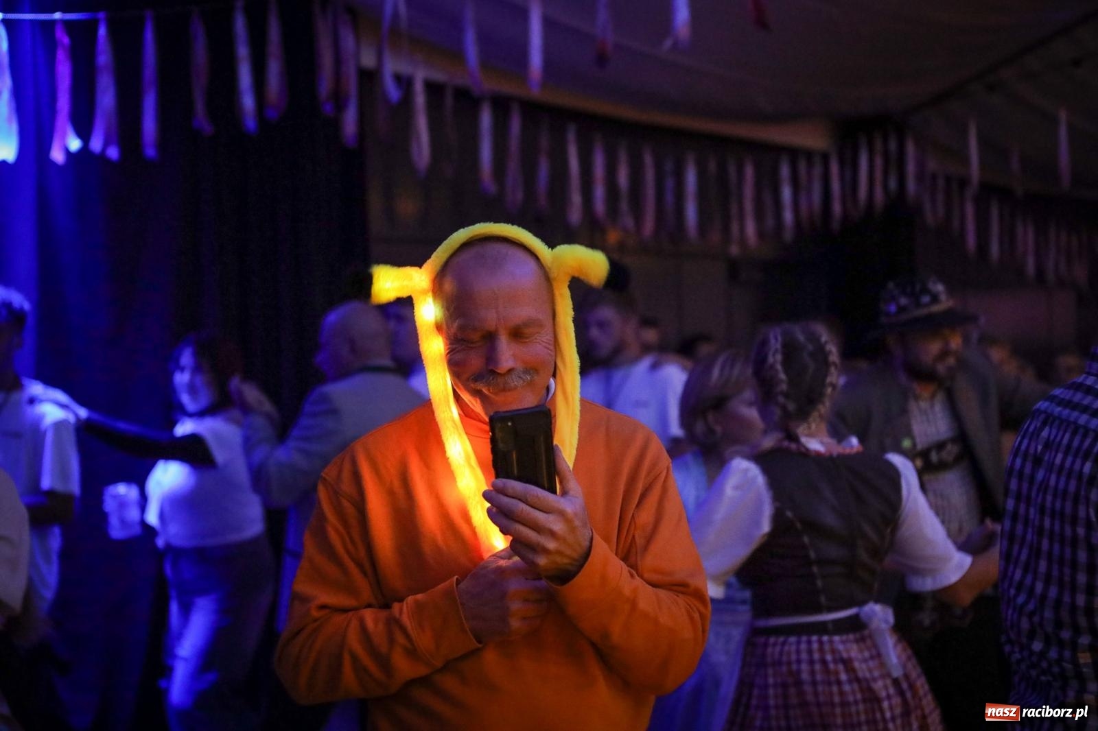 Zdjęcie w galerii na portalu naszraciborz.pl: Szymocice świętowały 25 lat Oktoberfestu. Na scenie Toby i Francesco Napoli [FOTO] wiadomości z regionu