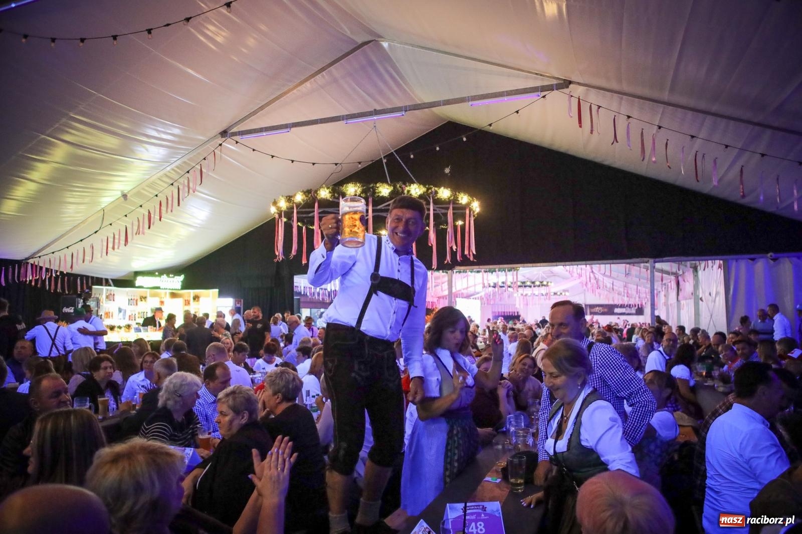 Zdjęcie w galerii na portalu naszraciborz.pl: Szymocice świętowały 25 lat Oktoberfestu. Na scenie Toby i Francesco Napoli [FOTO] wiadomości z regionu