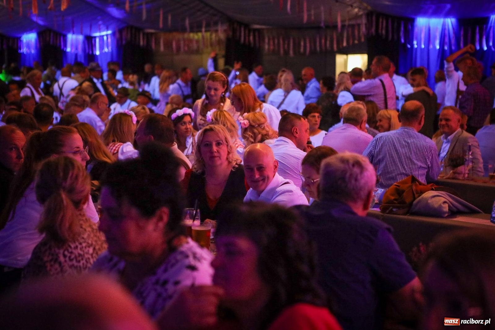 Zdjęcie w galerii na portalu naszraciborz.pl: Szymocice świętowały 25 lat Oktoberfestu. Na scenie Toby i Francesco Napoli [FOTO] wiadomości z regionu