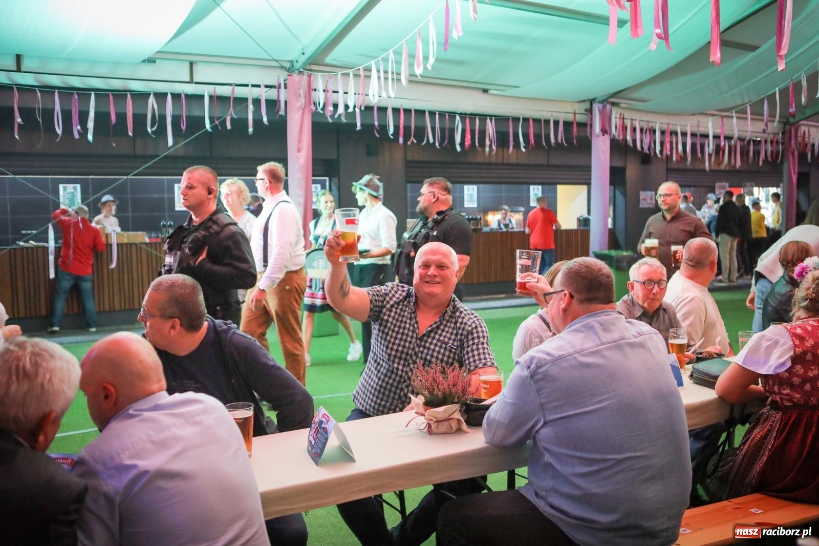 Zdjęcie w galerii na portalu naszraciborz.pl: Szymocice świętowały 25 lat Oktoberfestu. Na scenie Toby i Francesco Napoli [FOTO] wiadomości z regionu