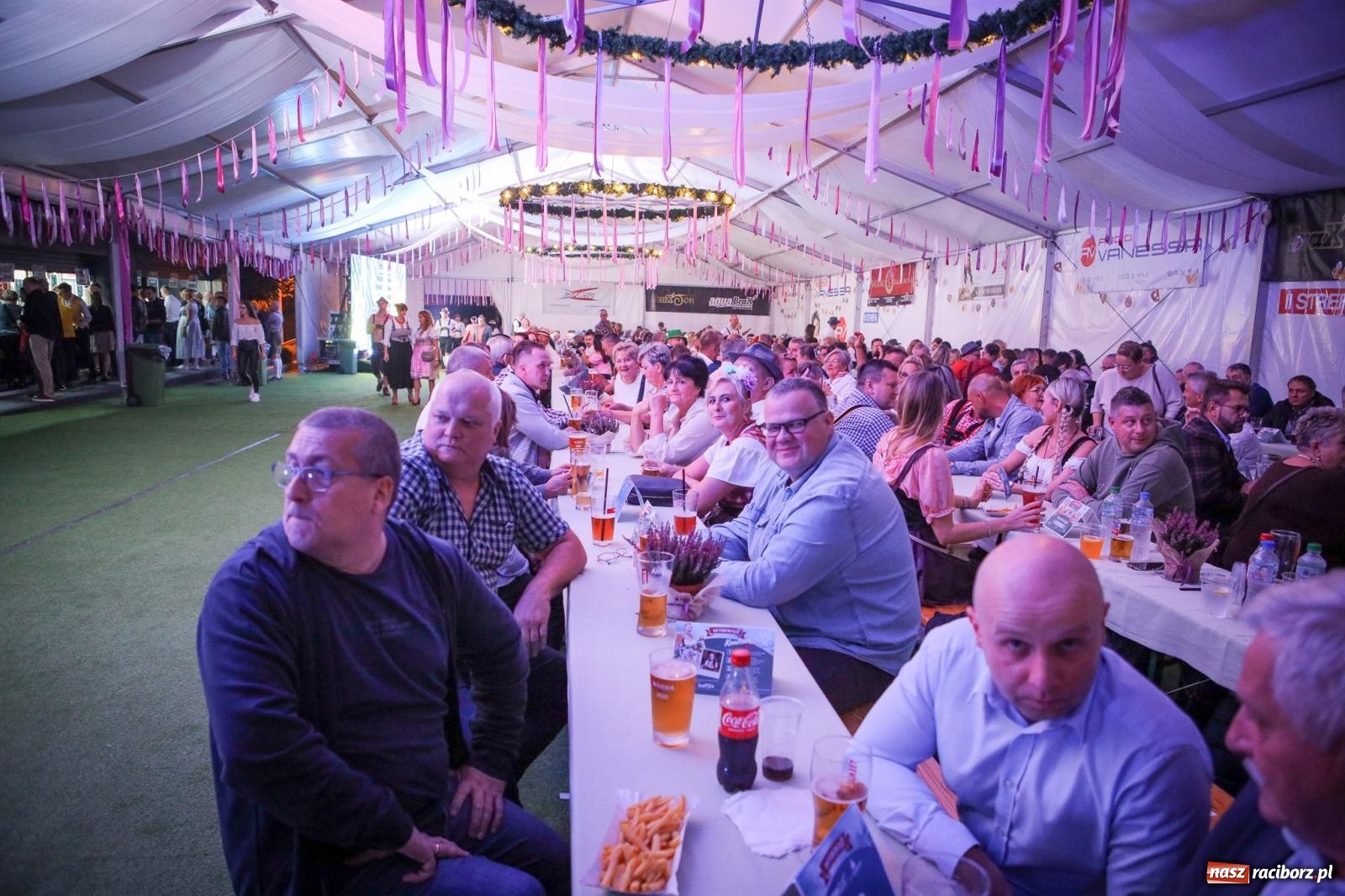 Zdjęcie w galerii na portalu naszraciborz.pl: Szymocice świętowały 25 lat Oktoberfestu. Na scenie Toby i Francesco Napoli [FOTO] wiadomości z regionu
