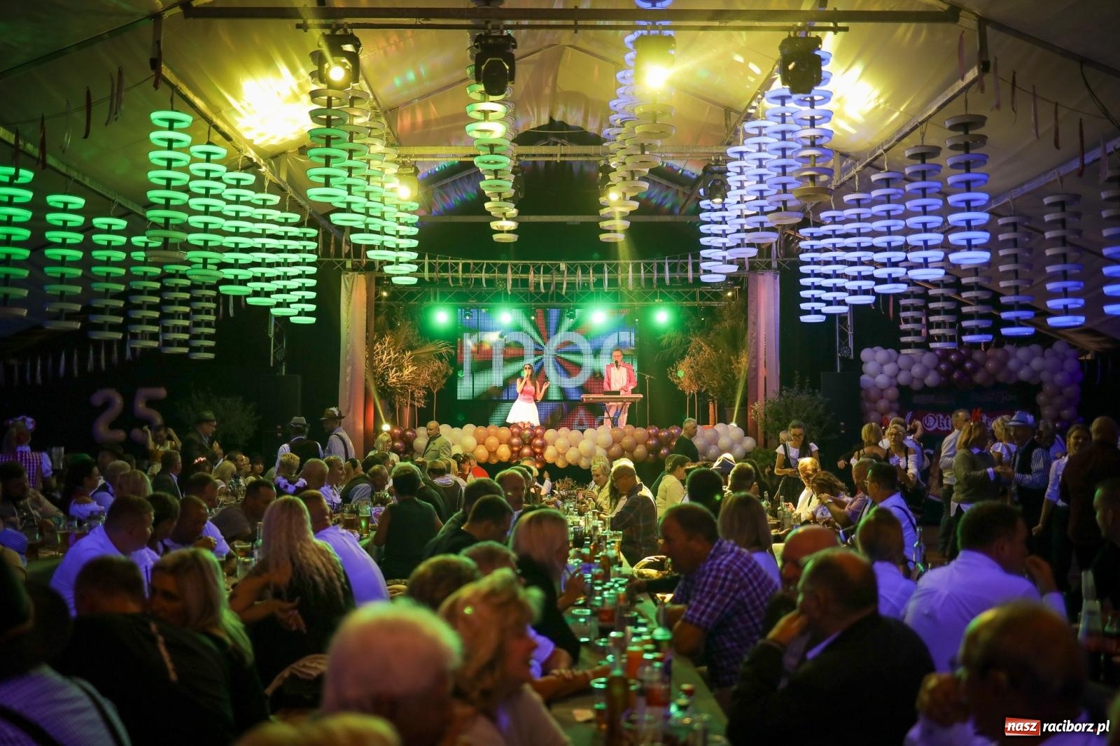 Zdjęcie w galerii na portalu naszraciborz.pl: Szymocice świętowały 25 lat Oktoberfestu. Na scenie Toby i Francesco Napoli [FOTO] wiadomości z regionu