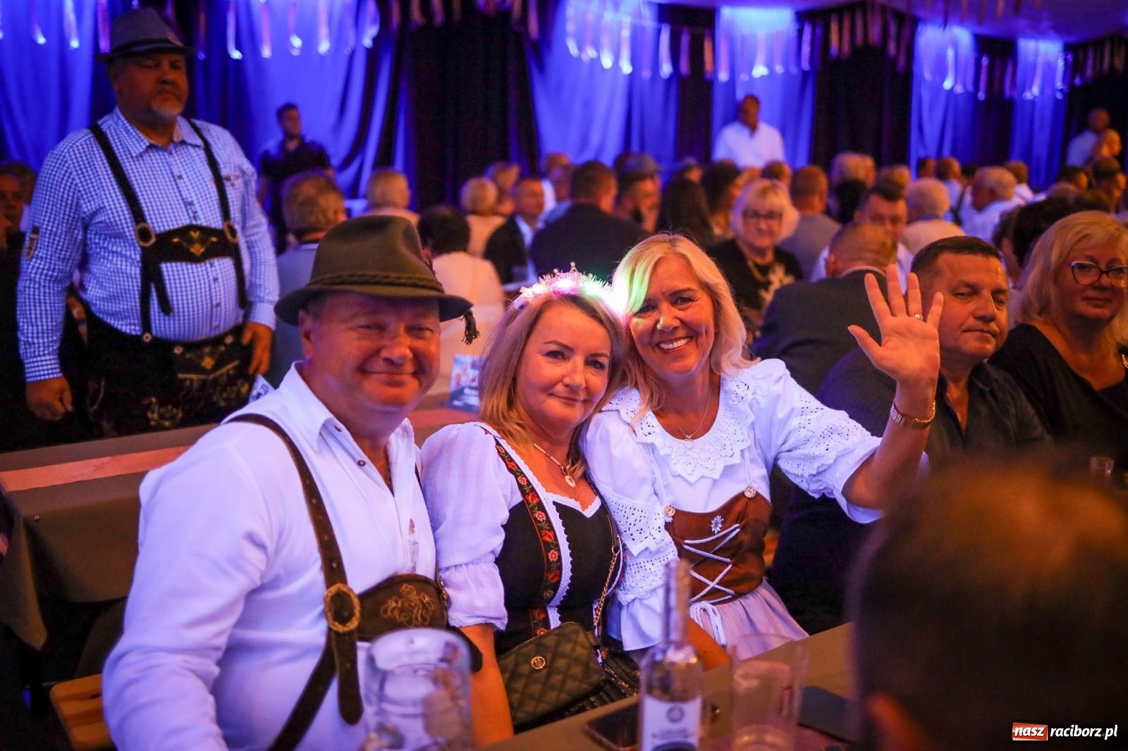 Zdjęcie w galerii na portalu naszraciborz.pl: Szymocice świętowały 25 lat Oktoberfestu. Na scenie Toby i Francesco Napoli [FOTO] wiadomości z regionu