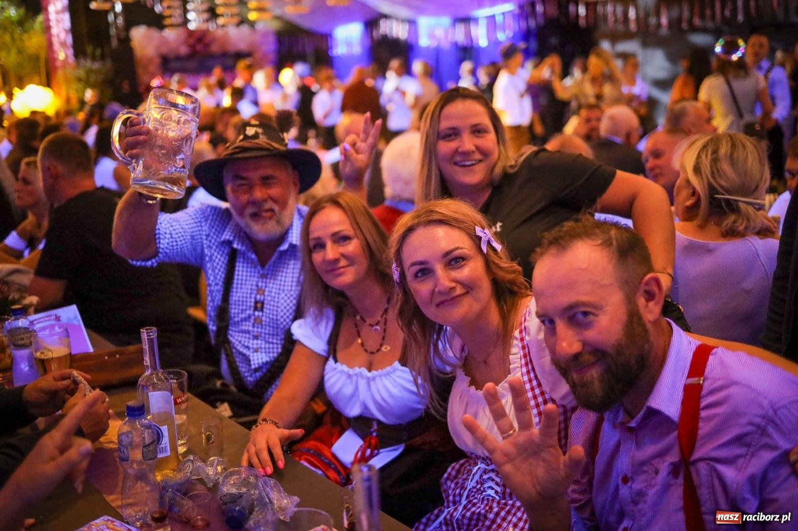 Zdjęcie w galerii na portalu naszraciborz.pl: Szymocice świętowały 25 lat Oktoberfestu. Na scenie Toby i Francesco Napoli [FOTO] wiadomości z regionu