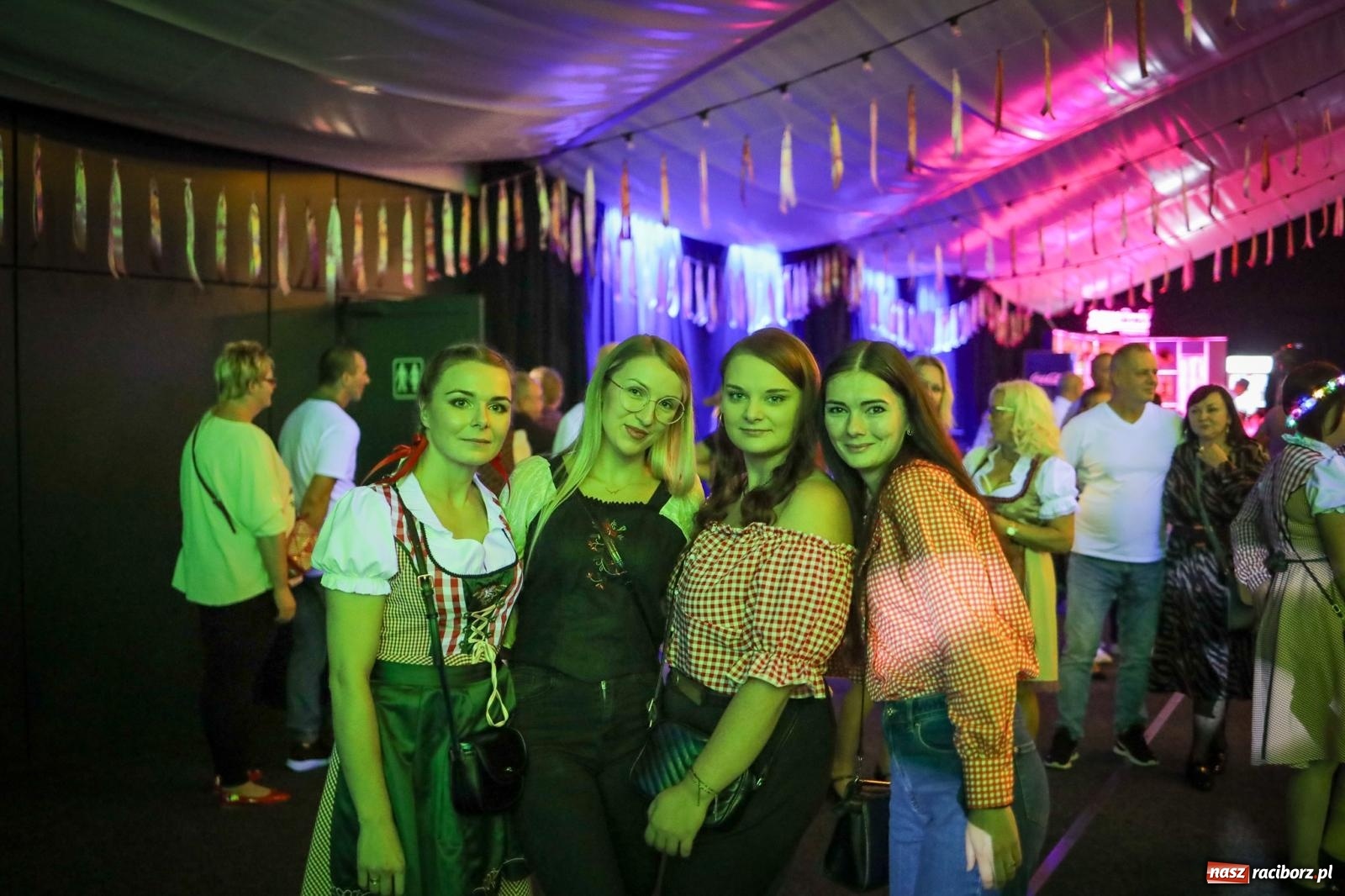 Zdjęcie w galerii na portalu naszraciborz.pl: Szymocice świętowały 25 lat Oktoberfestu. Na scenie Toby i Francesco Napoli [FOTO] wiadomości z regionu